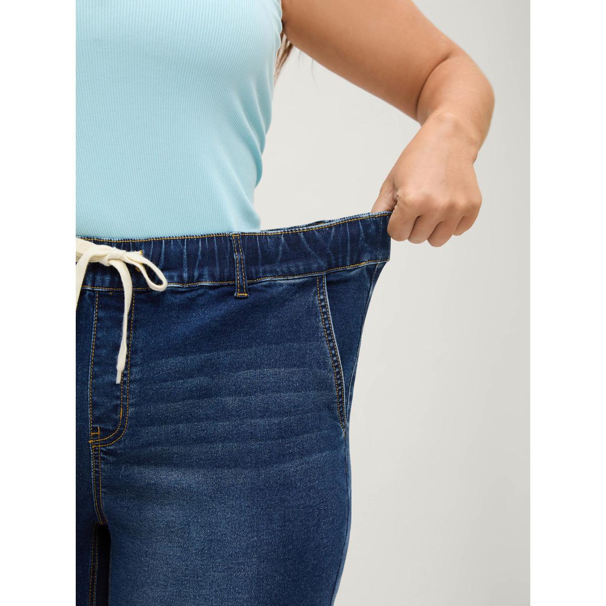 Plus Size No-Gap Waist Stretchy Denim Shorts Women Denimindigo Medium stretch Casual Slanted pocket Leisure Denim Shorts BloomChic 26/4X Product Image