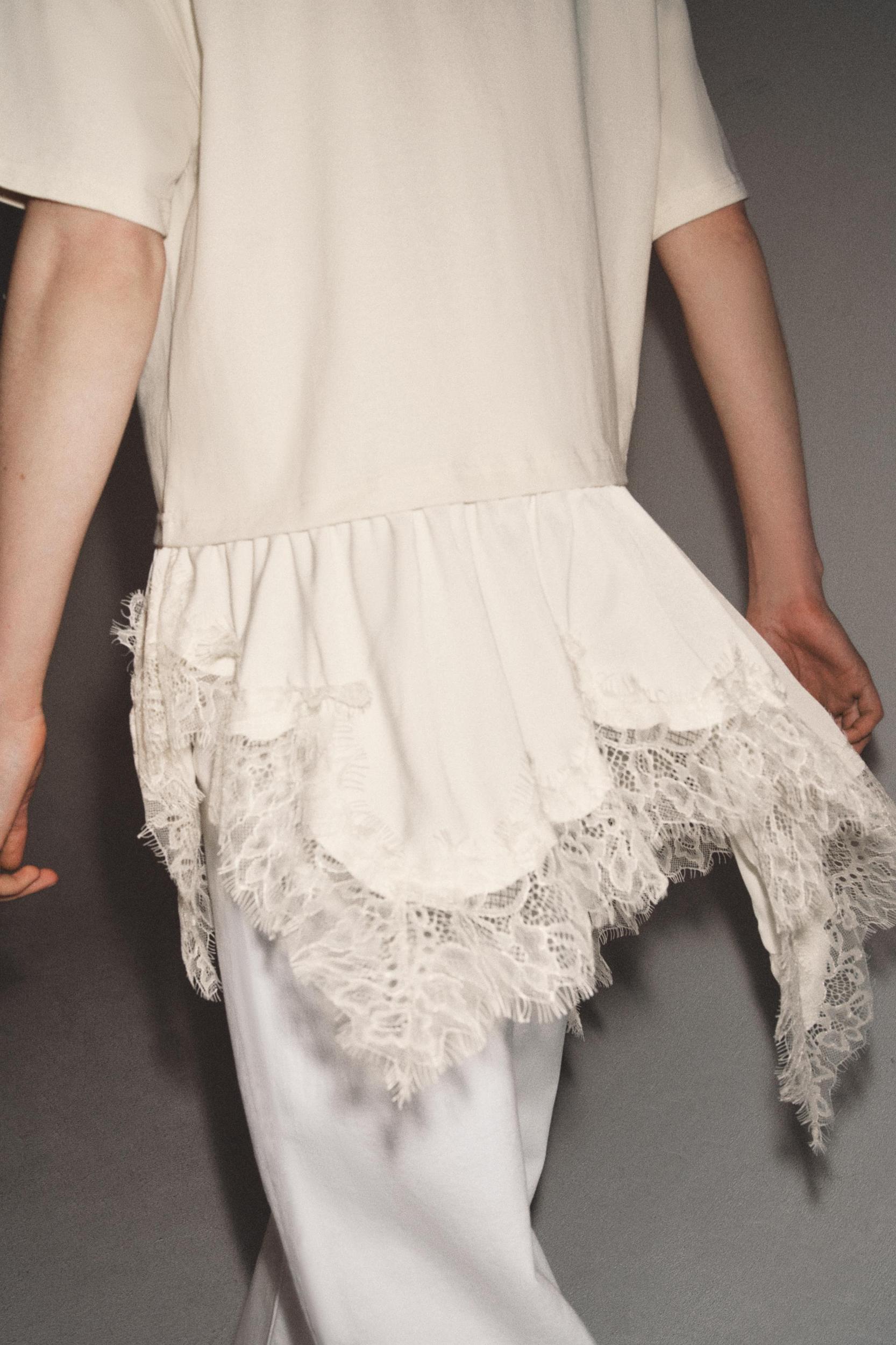 COMBINATION LACE T-SHIRT Product Image