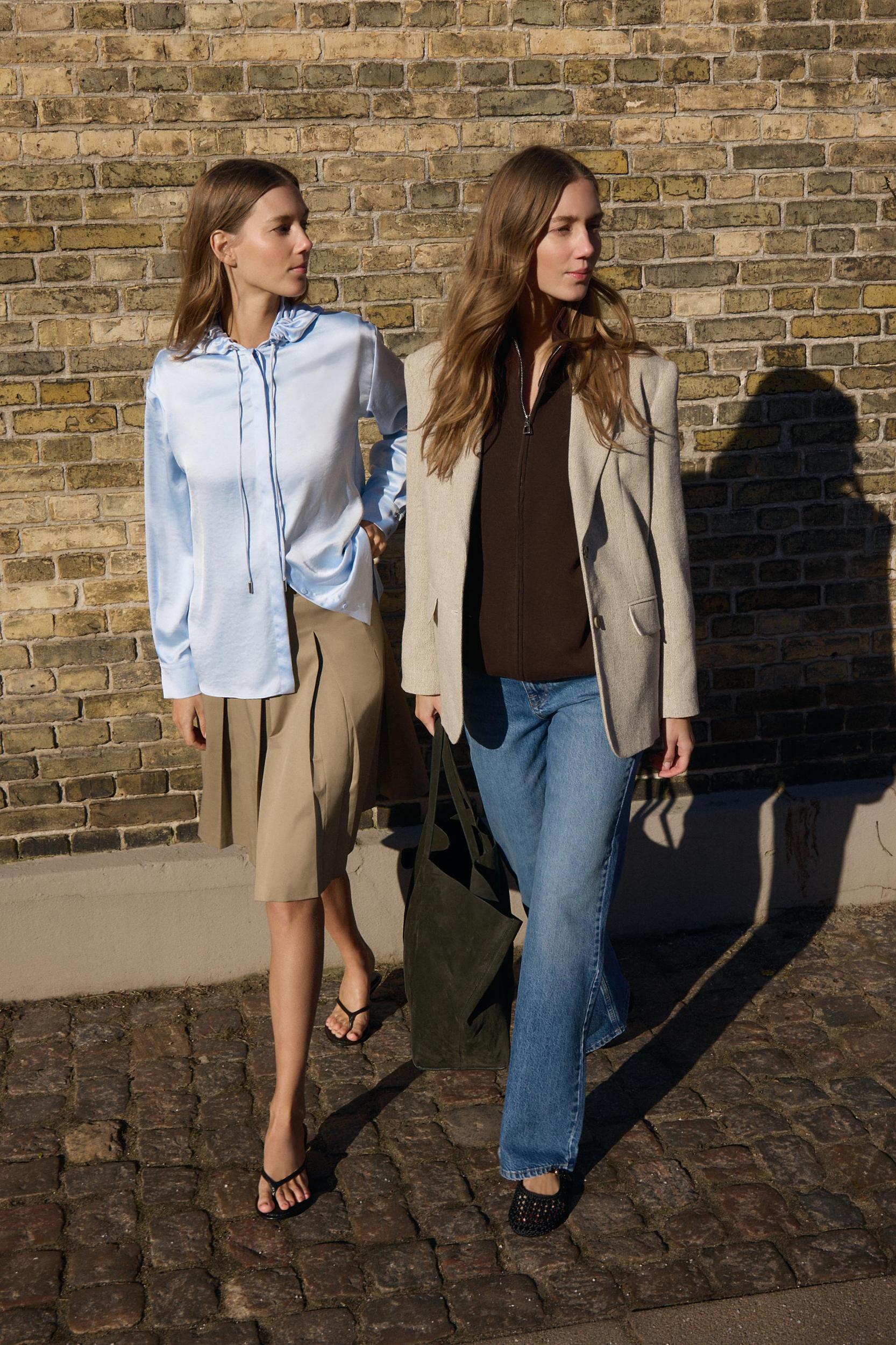 PLEATED MIDI SKIRT Product Image