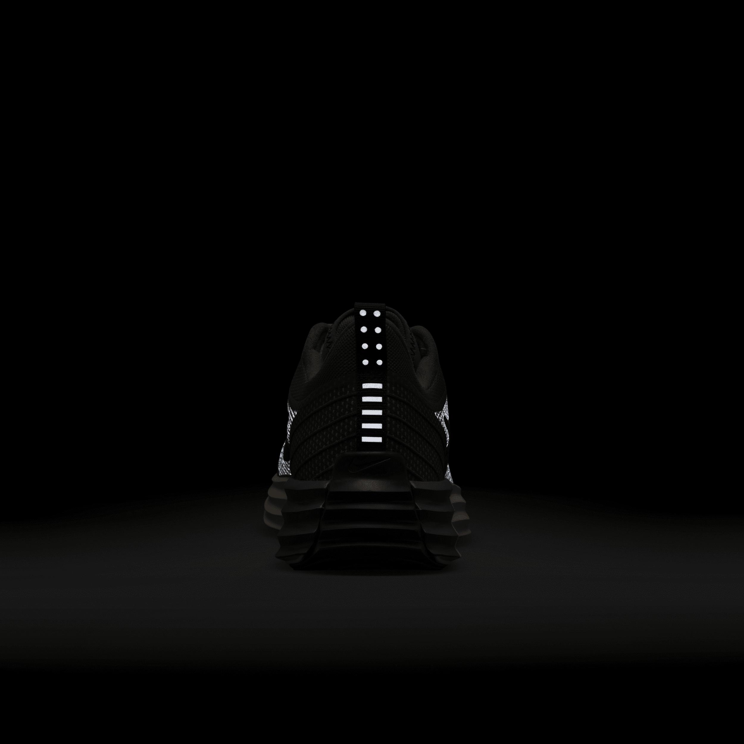 Nike Men's Lunar Roam SE Shoes Product Image