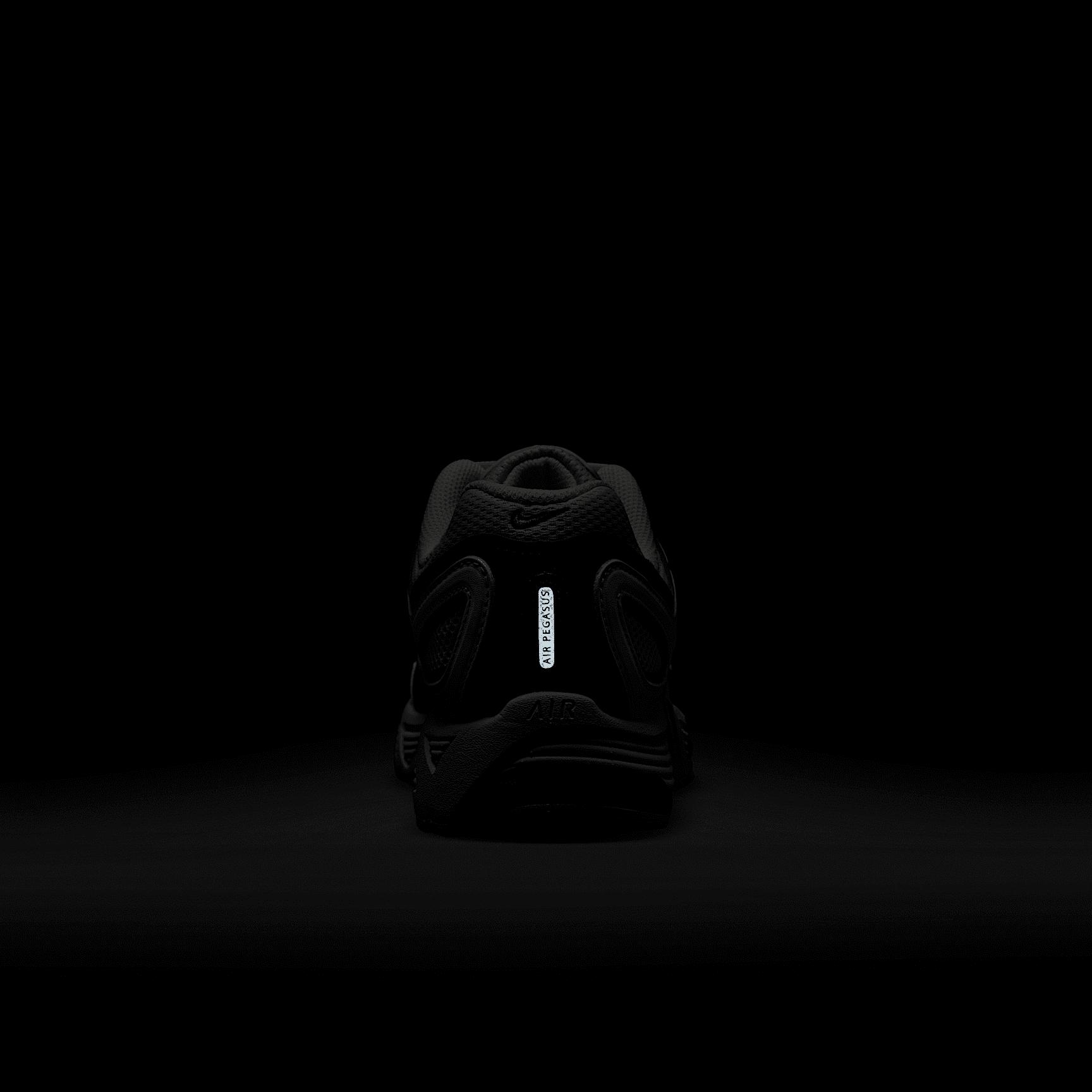 Nike Women's Air Pegasus 2005 Shoes Product Image