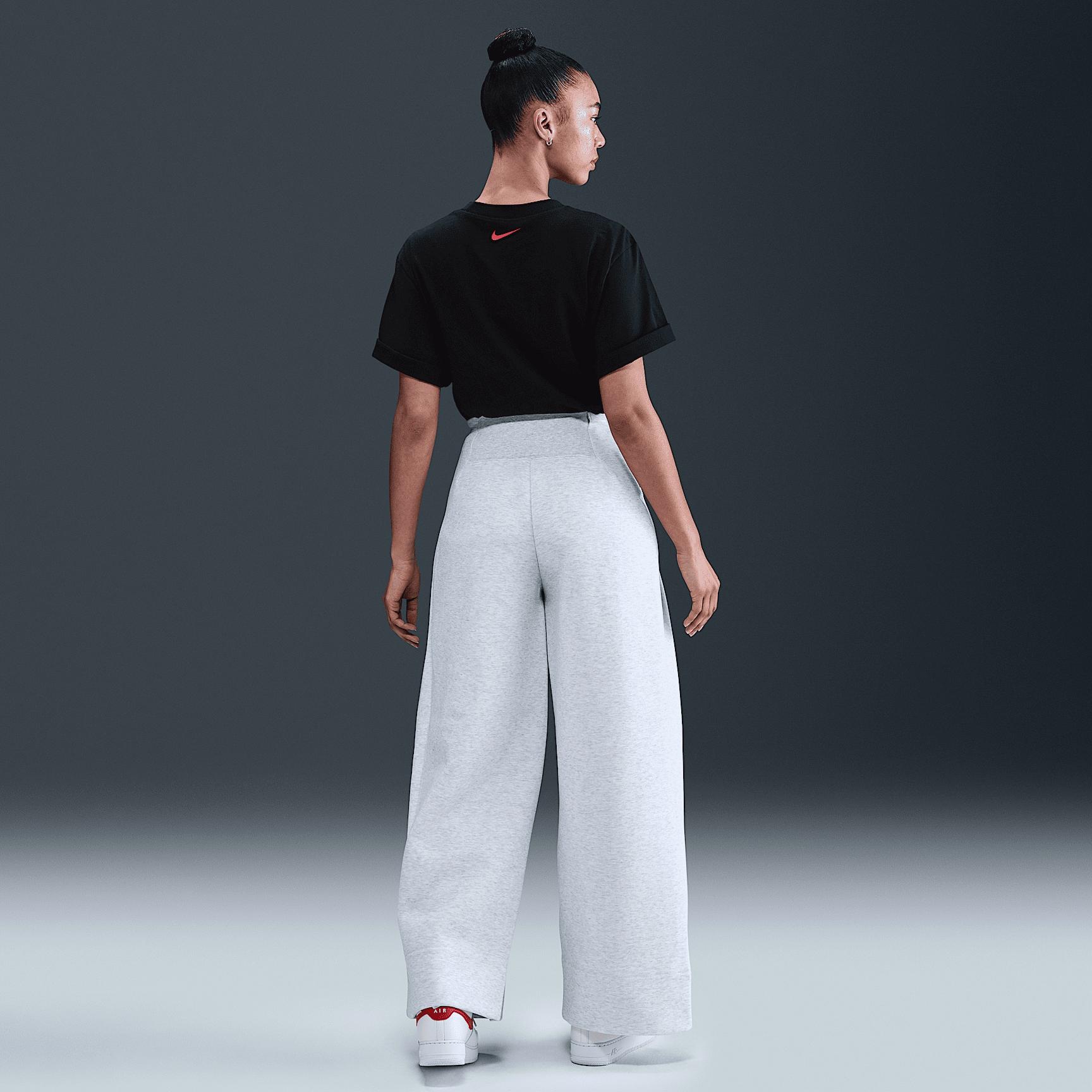 Nike Essential Women's T-Shirt Product Image