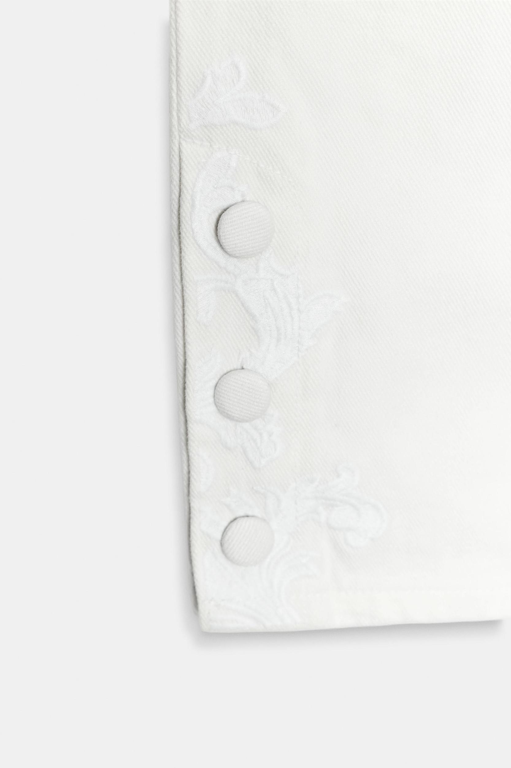 ZW COLLECTION EMBROIDERED MID-RISE CAPRI JEANS Product Image