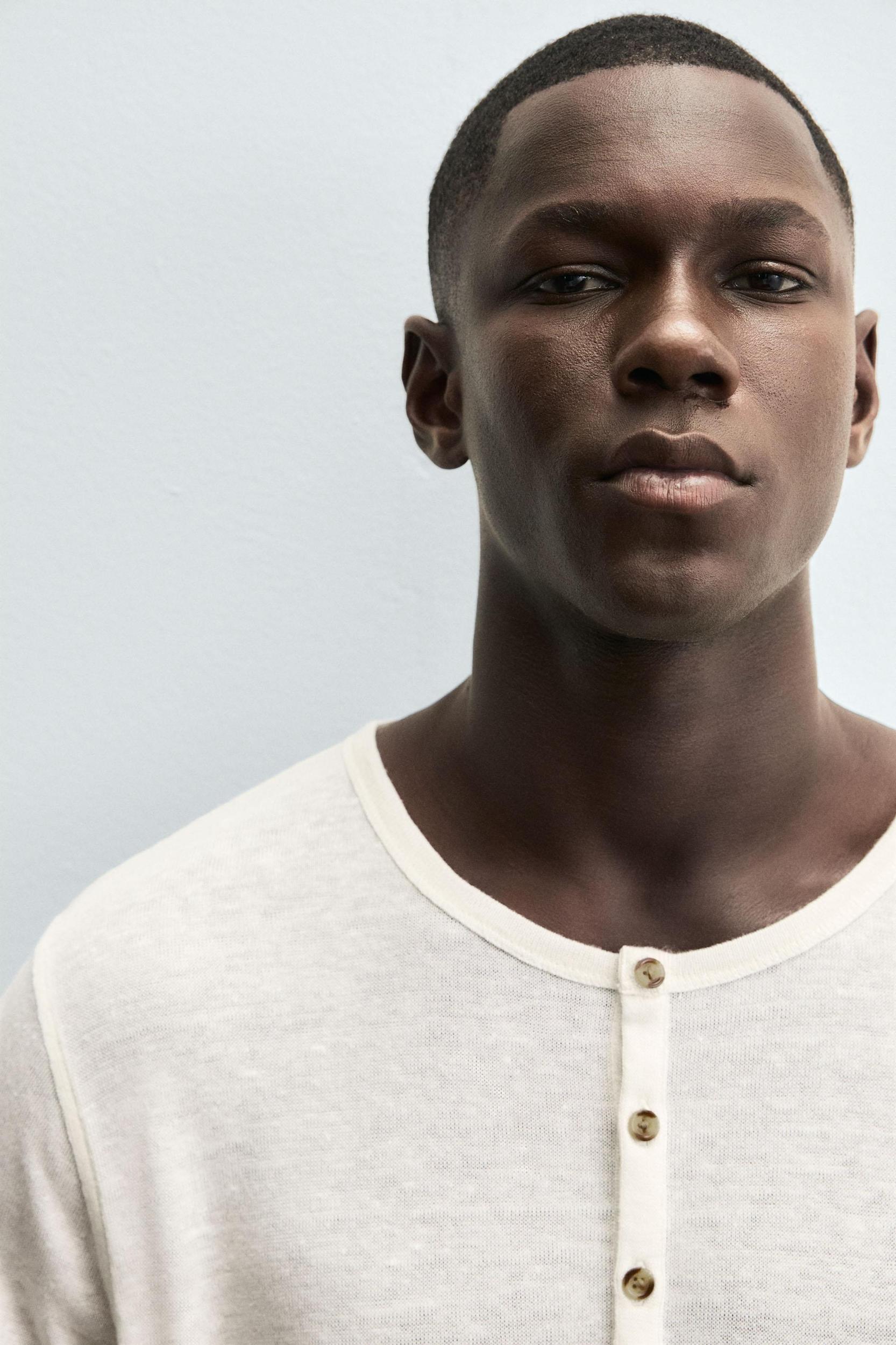 HEMP-VISCOSE BUTTON NECK T-SHIRT Product Image