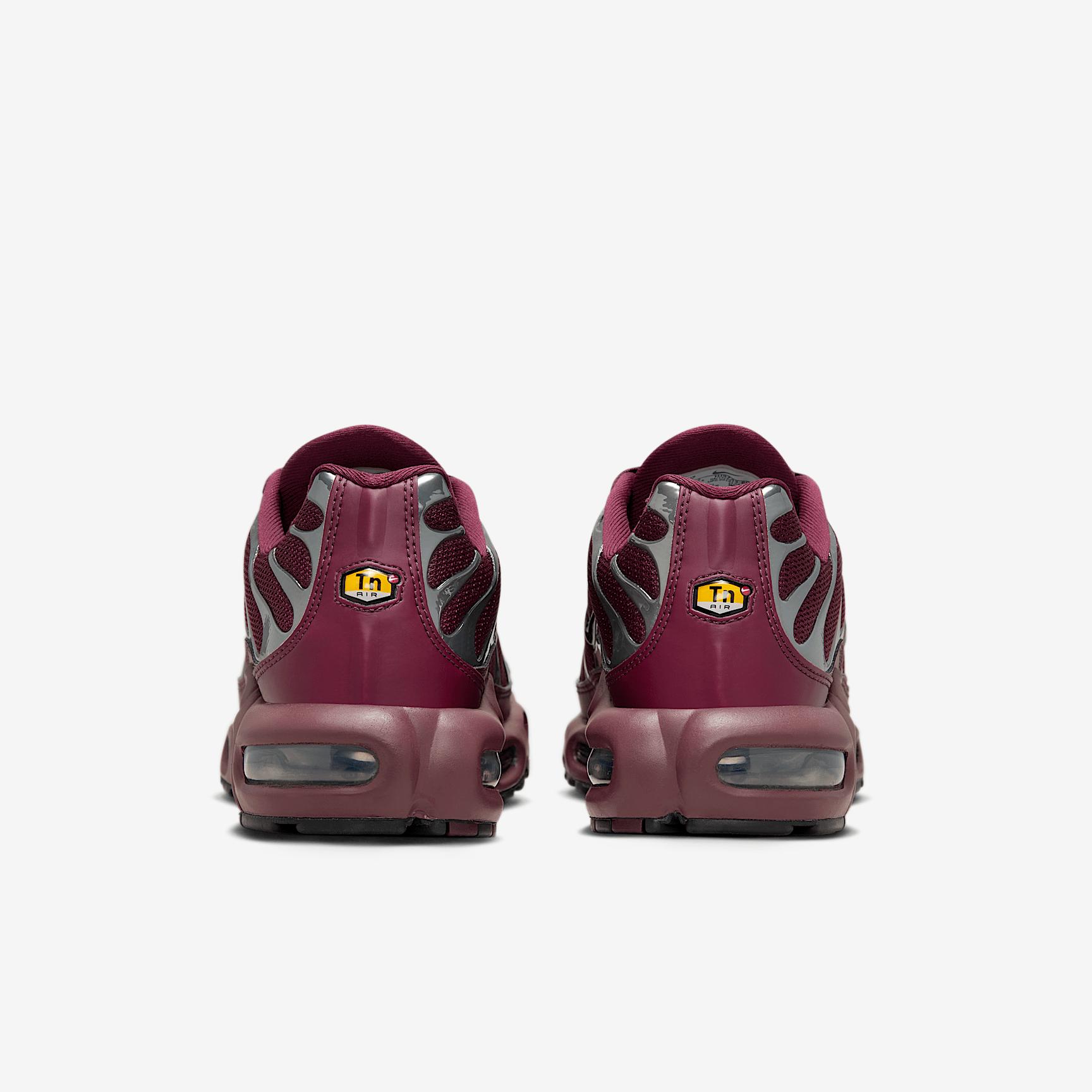 Nike Women's Air Max Plus SE Shoes Product Image