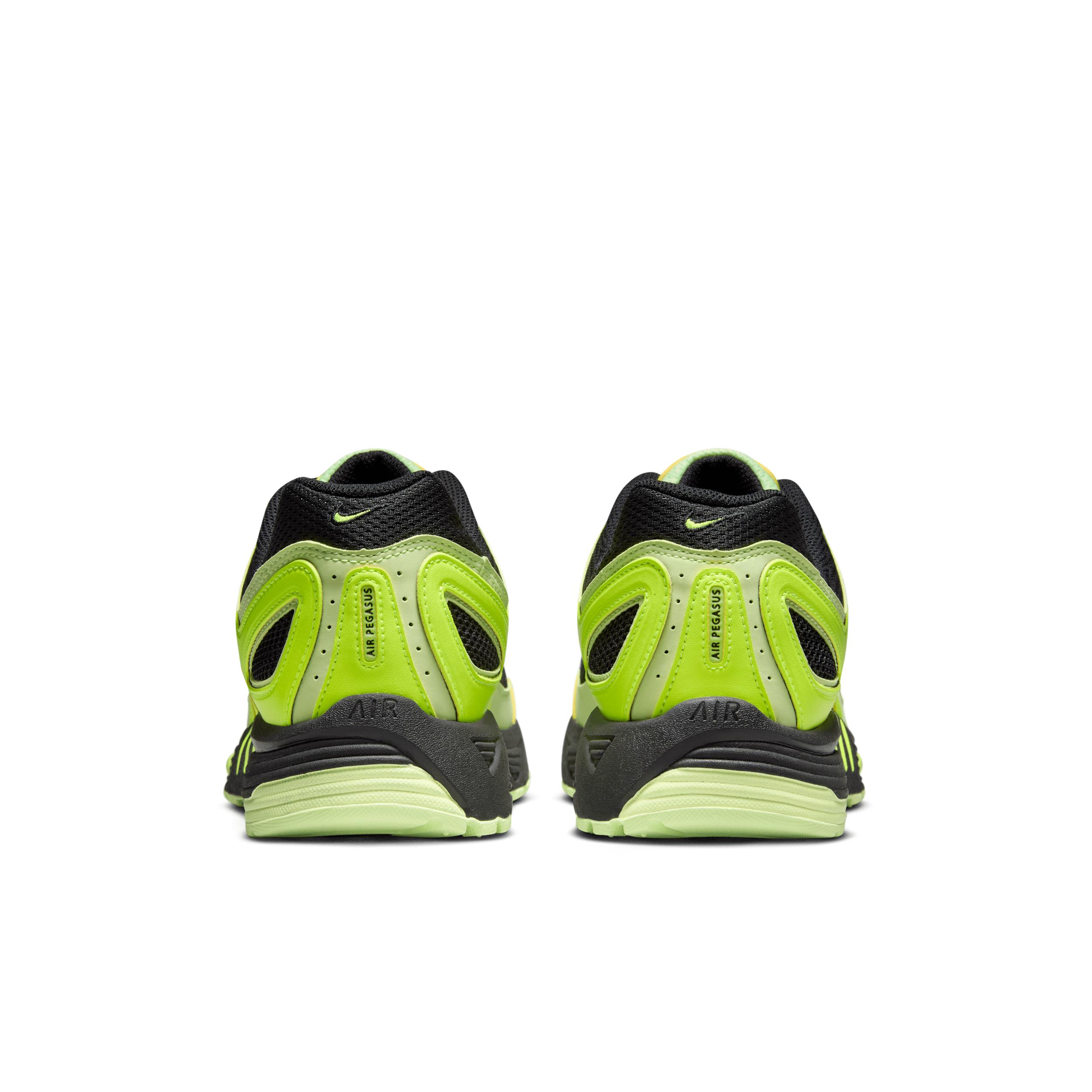 Nike Men's Air Pegasus 2005 Shoes Product Image
