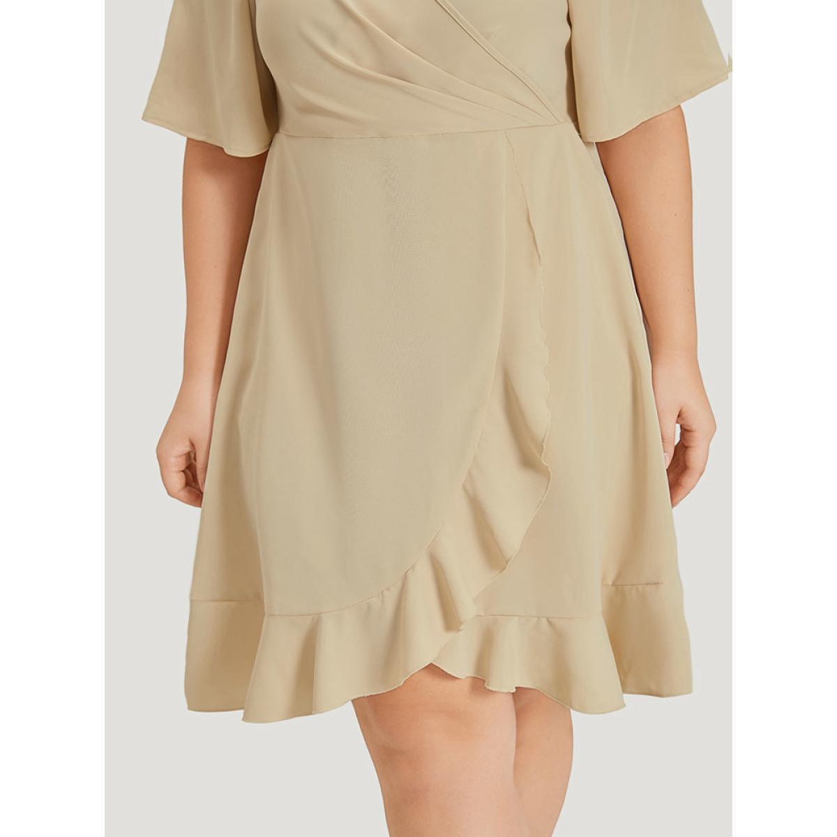 Plus Size Plain Ruffle Trim Pocket Elastic Waist Wrap Hem Dress Beige Women Elegant Pleated Deep V-neck Half Sleeve Curvy Knee Dress BloomChic 18-20/2X Product Image