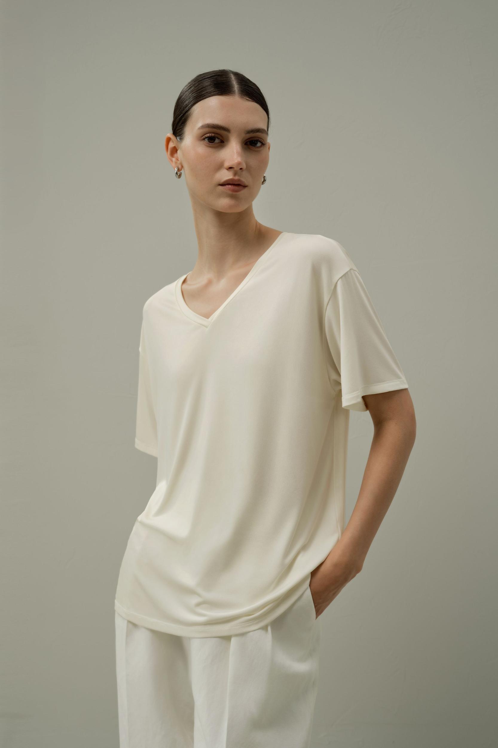 Silk Breeze Jersey Basic V-neck T-shirt Product Image