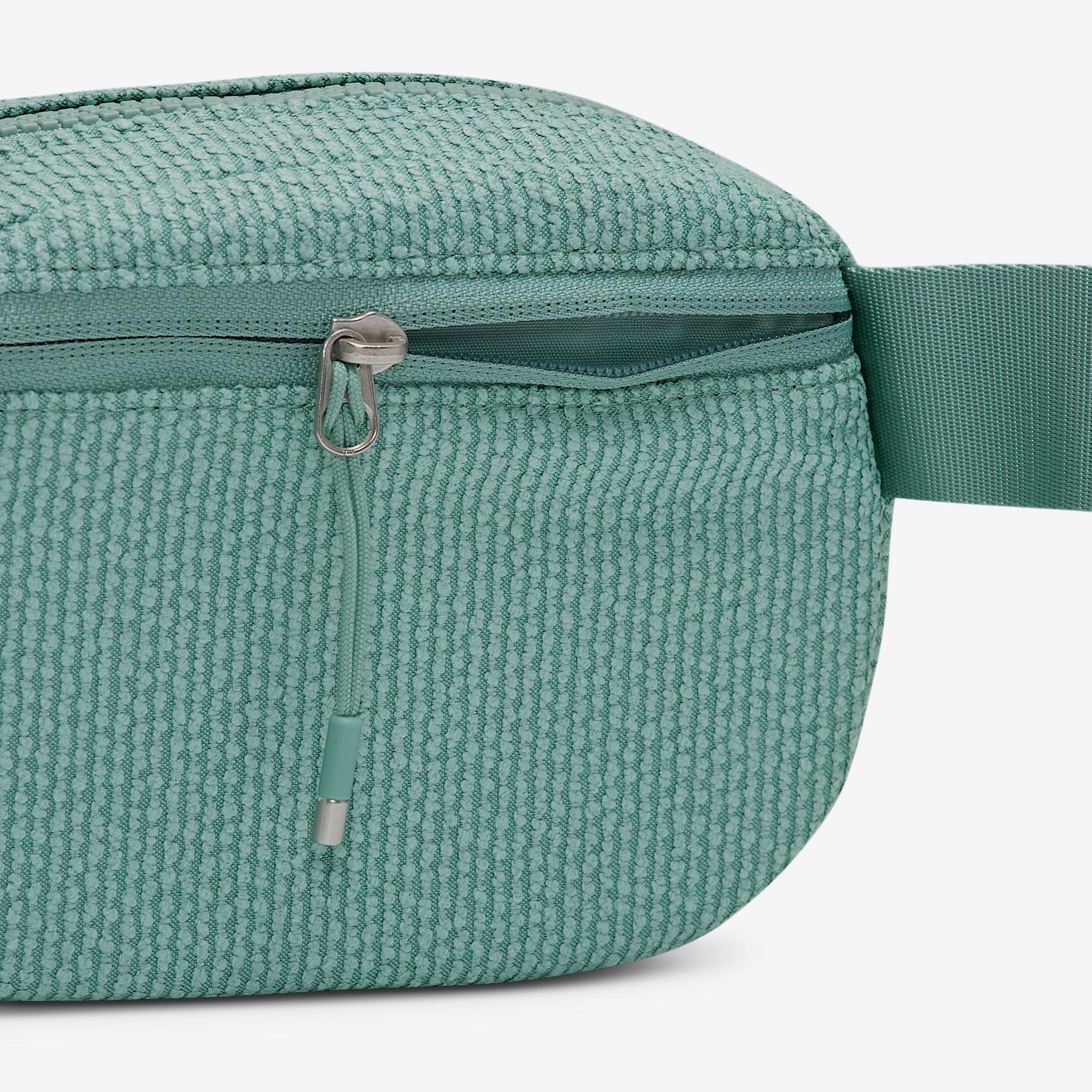 Nike Unisex Aura Crossbody Bag (2L) | HV6626-017 Product Image