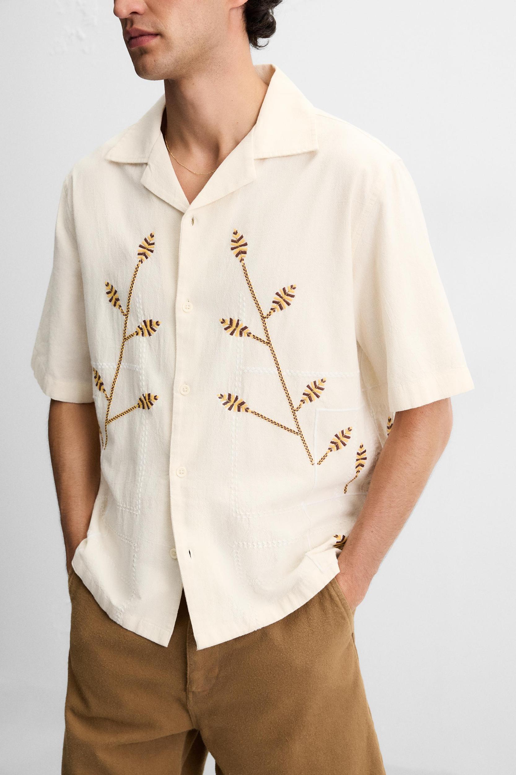 CONTRAST EMBROIDERY SHIRT Product Image