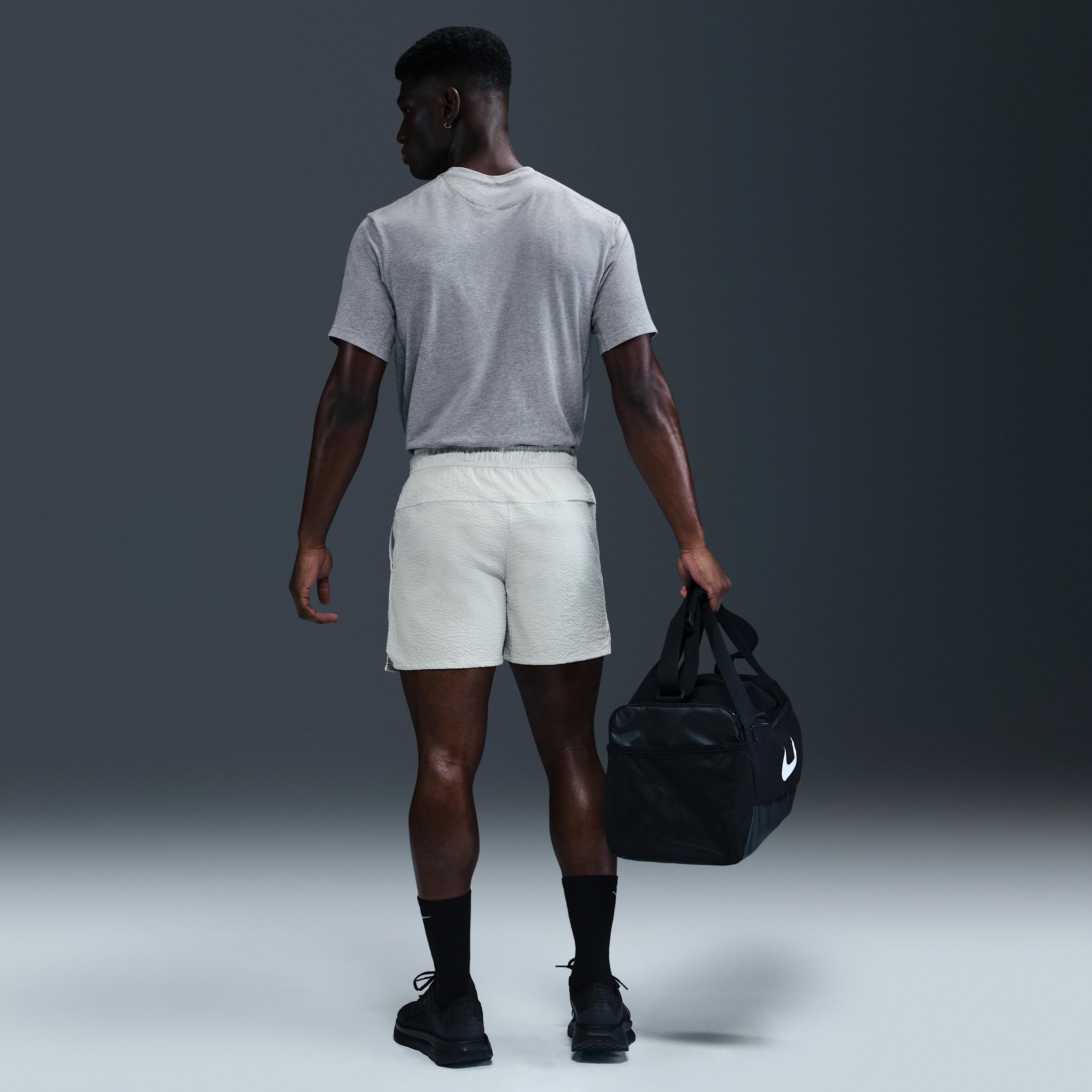 Nike Mens Unlimited Dri-FIT 5 Unlined Seersucker Versatile Shorts | HJ4091-025 Product Image