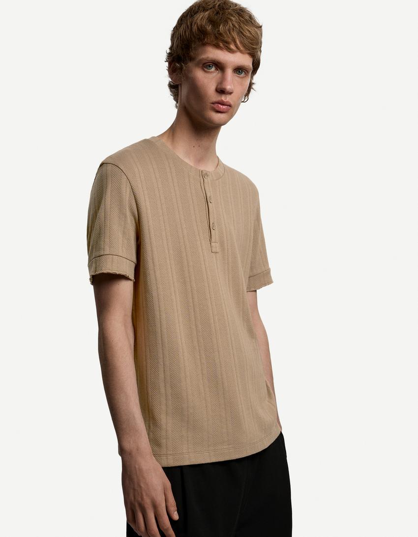 Textured short sleeve T-shirt with buttons Product Image