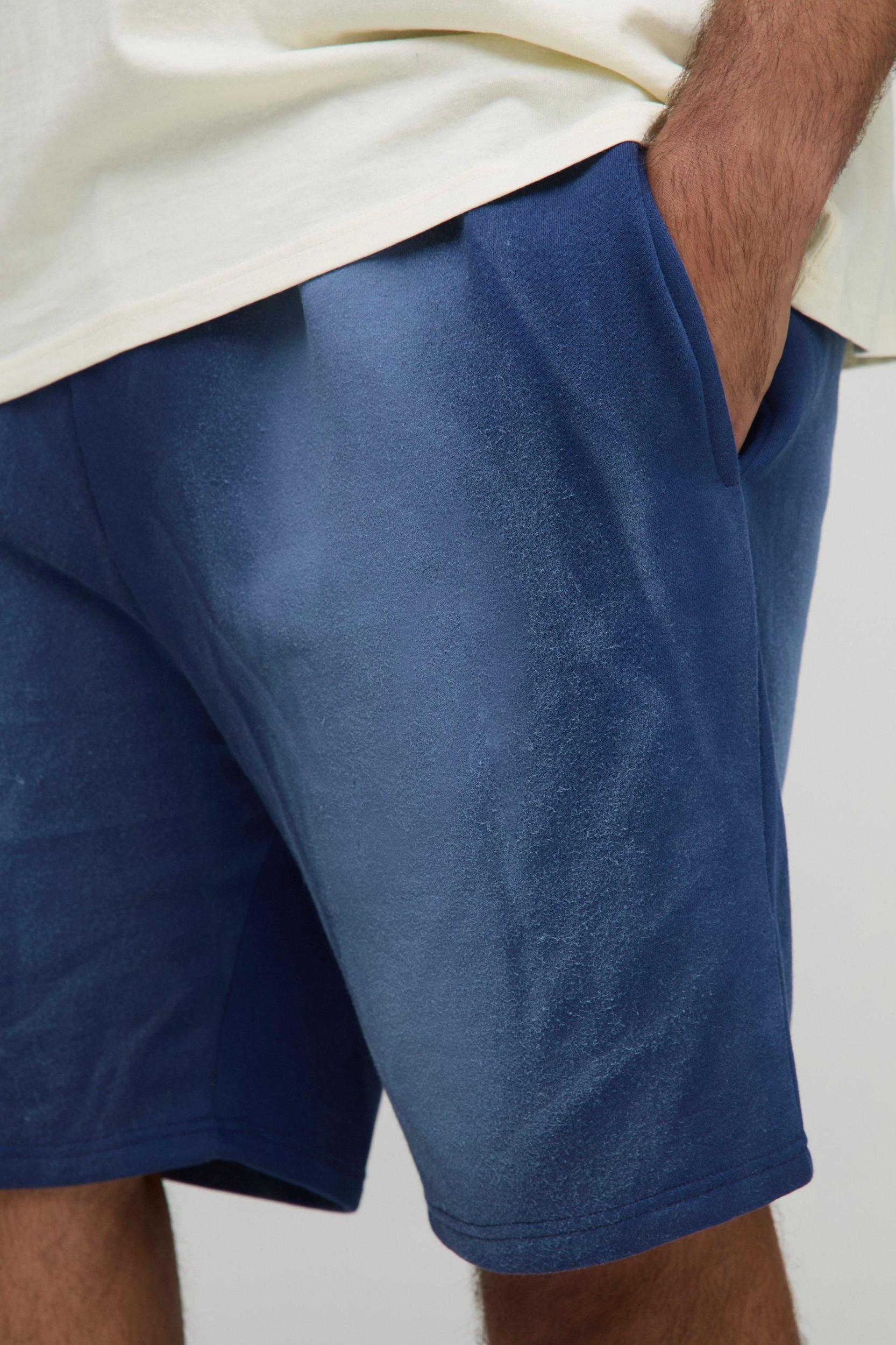 Plus Spray Wash Loose Short | boohooMAN USA Product Image