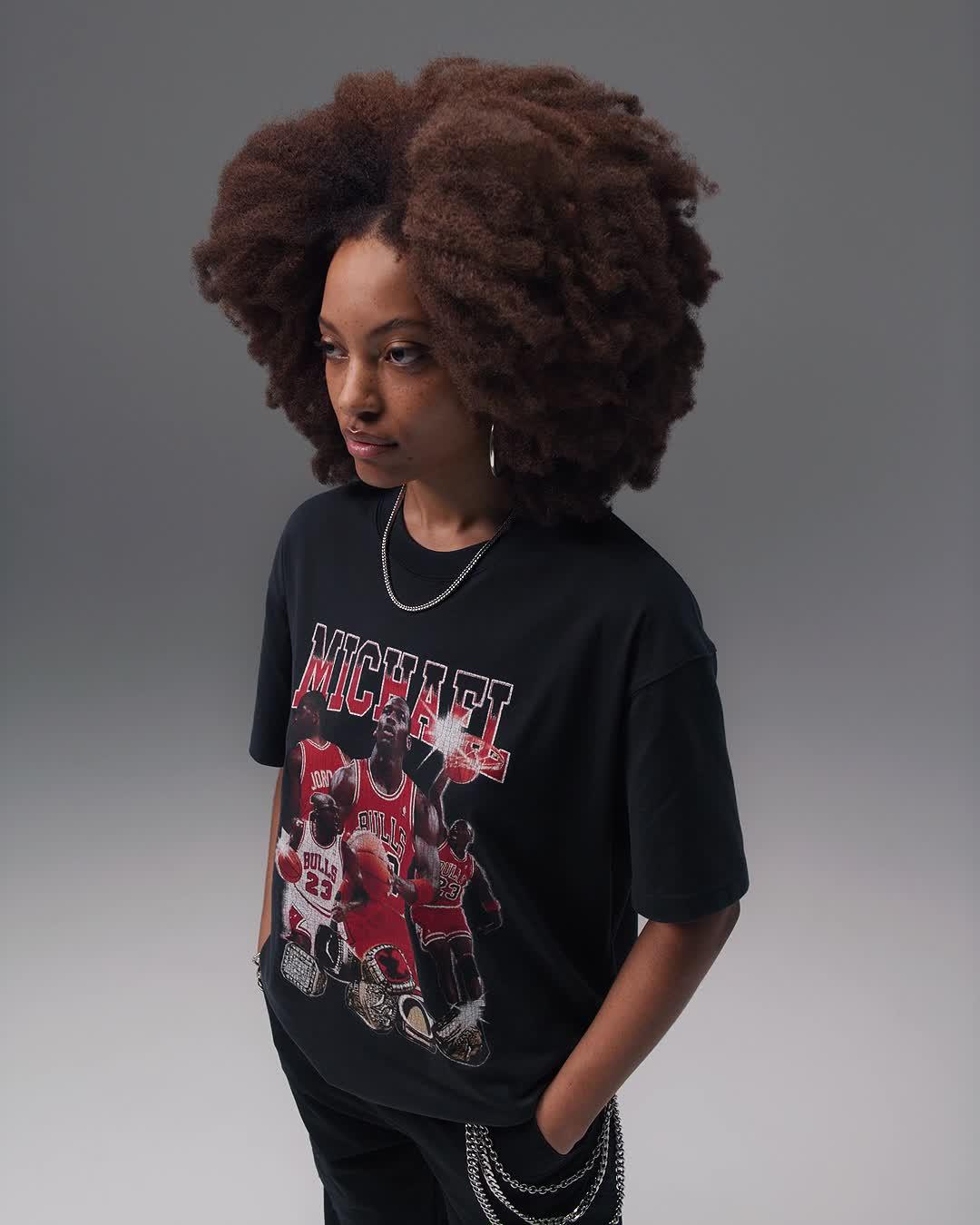 Womens Jordan Oversized Short-Sleeve Graphic T-Shirt | HJ0190-045 Product Image