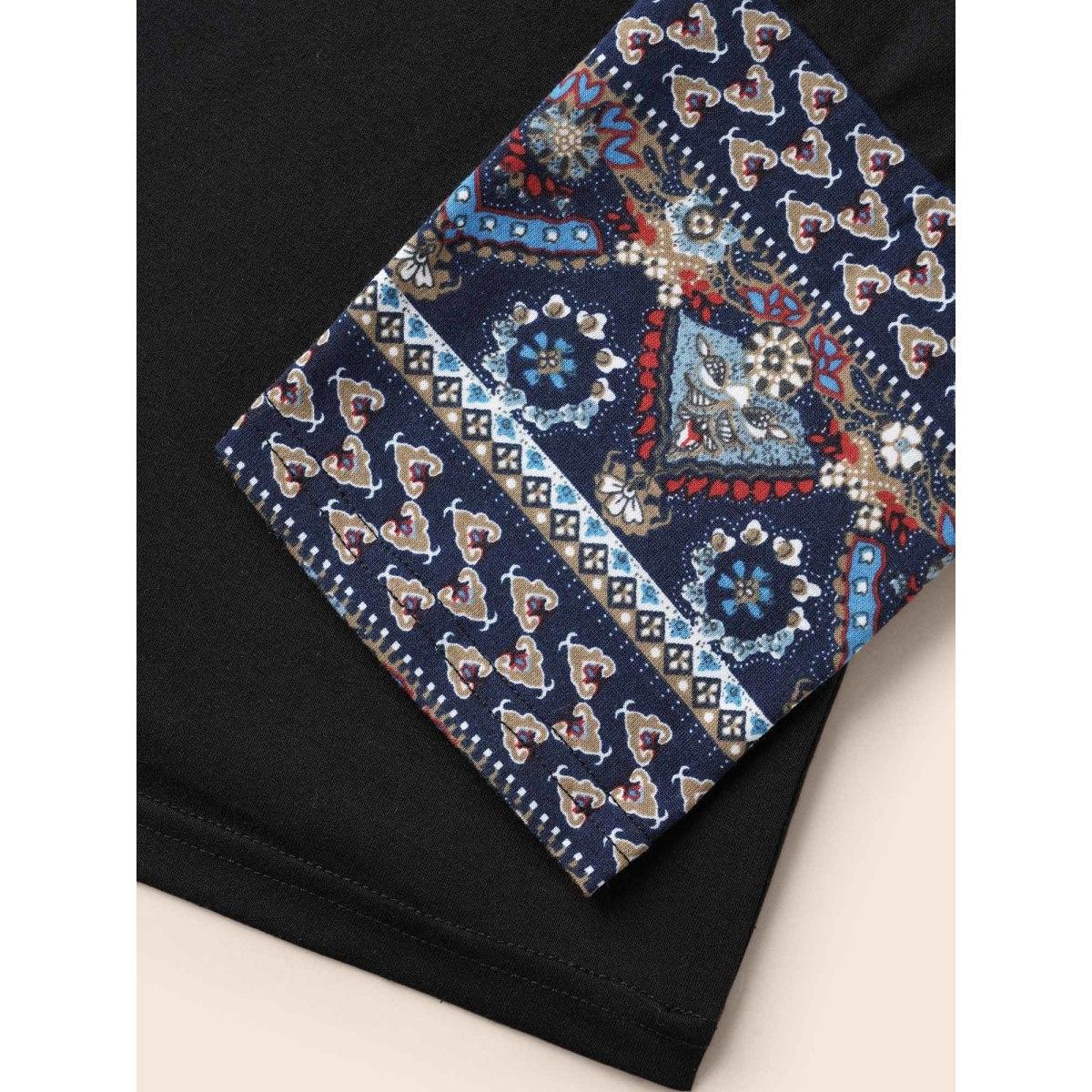 Plus Size Bandana Print Patchwork Round Neck T-shirt Black Women Casual Contrast Round Neck Everyday T-shirts BloomChic 18-20/2X Product Image