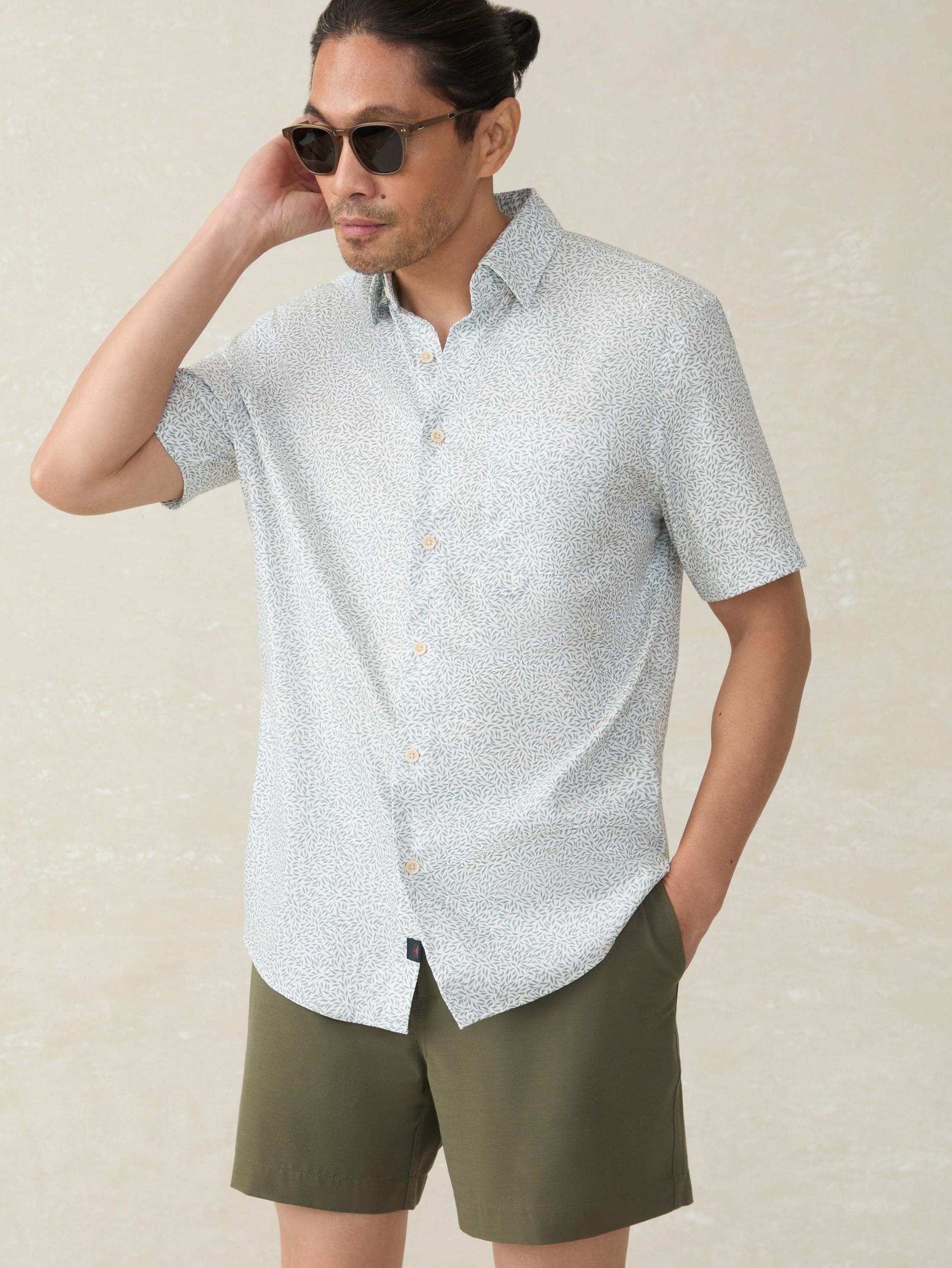 Short-Sleeve Movement™ Monterey Shirt - Sage Grove Foliage Male Product Image