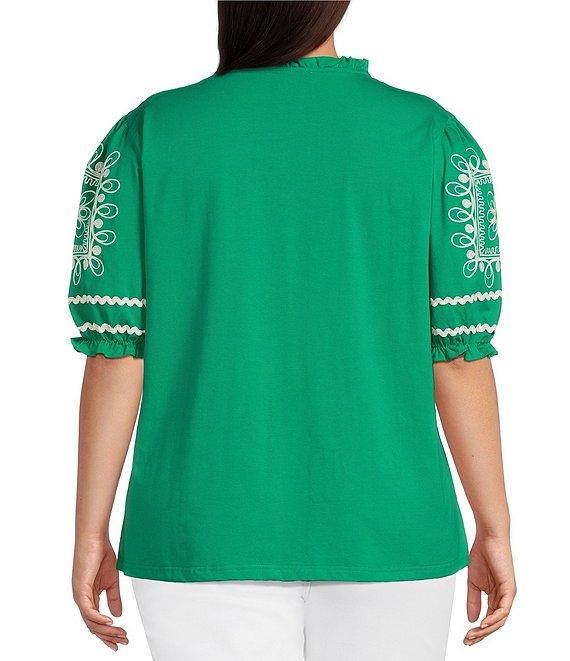 Calessa Plus Size Embroidered Knit Split V-Neck Short Sleeve Tunic Product Image