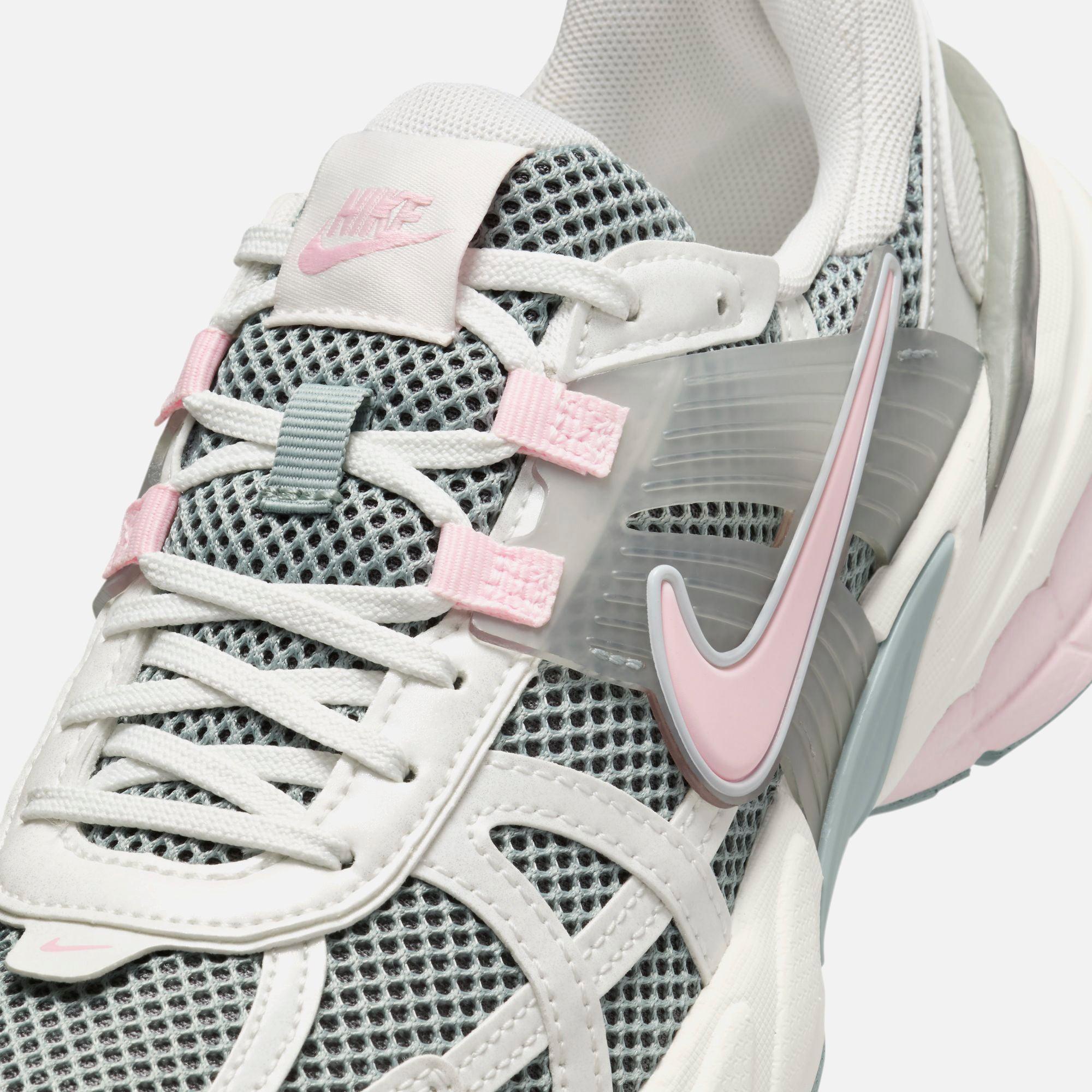 Nike WMNS V2K Run - Light Pumice / Pink Foam / Photon Dust Female Product Image