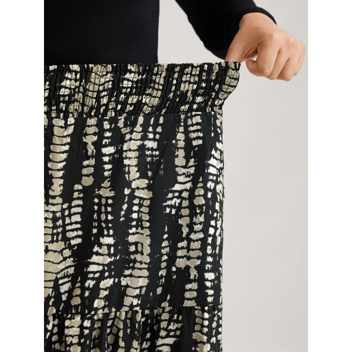 Plus Size Geometric Shirred Ruffle Layered Hem Skirt Women Black Leisure Shirred No stretch Slanted pocket Casual Skirts BloomChic 14-16/1X Product Image