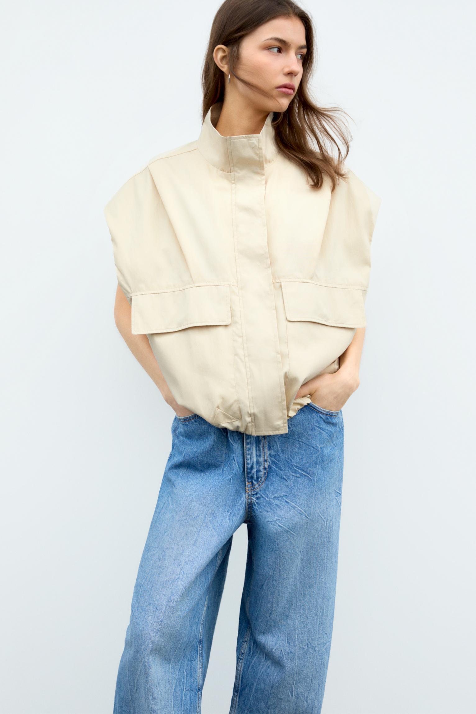 Vest with patch pockets Product Image