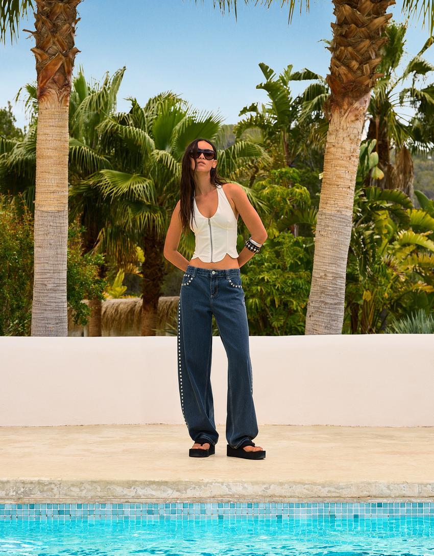 Blonde lace top with ruffles Product Image