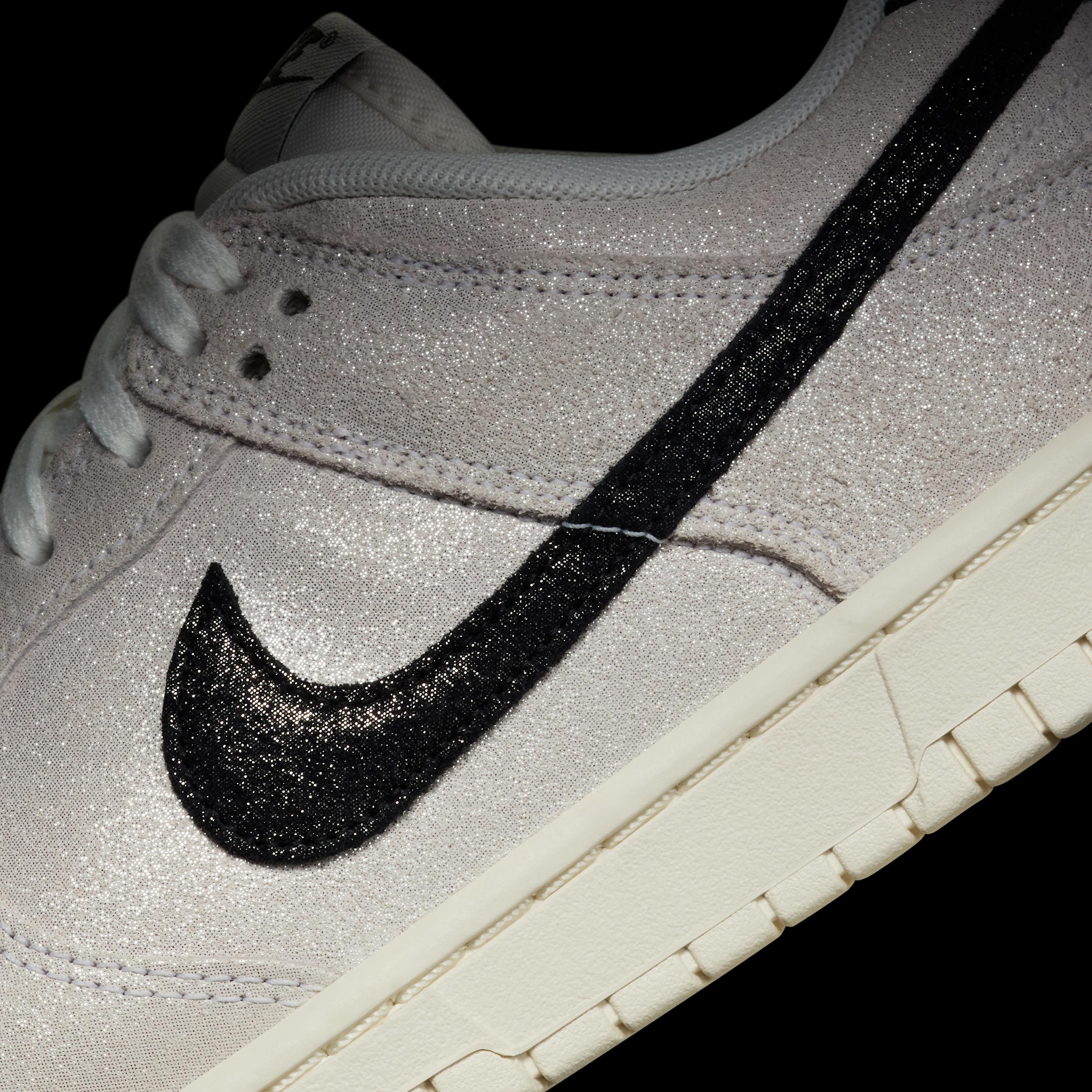 Nike Womens Dunk Low SE Shoes | HQ3502-100 Product Image