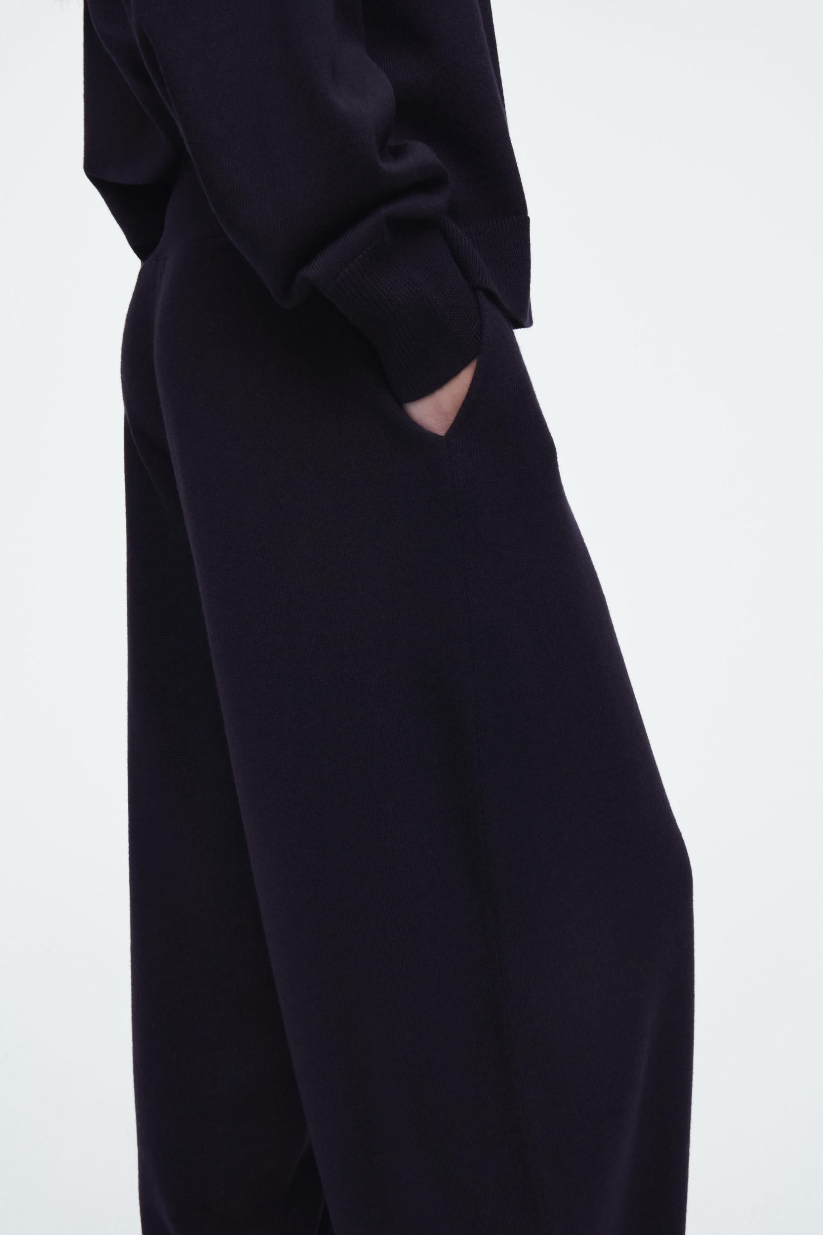 MERINO WOOL BARREL-LEG PANTS Product Image