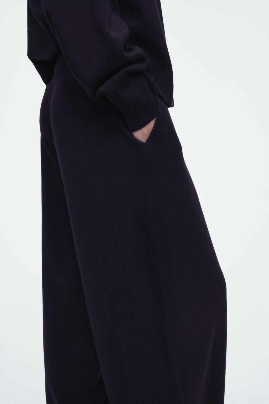 MERINO WOOL BARREL-LEG PANTS Product Image