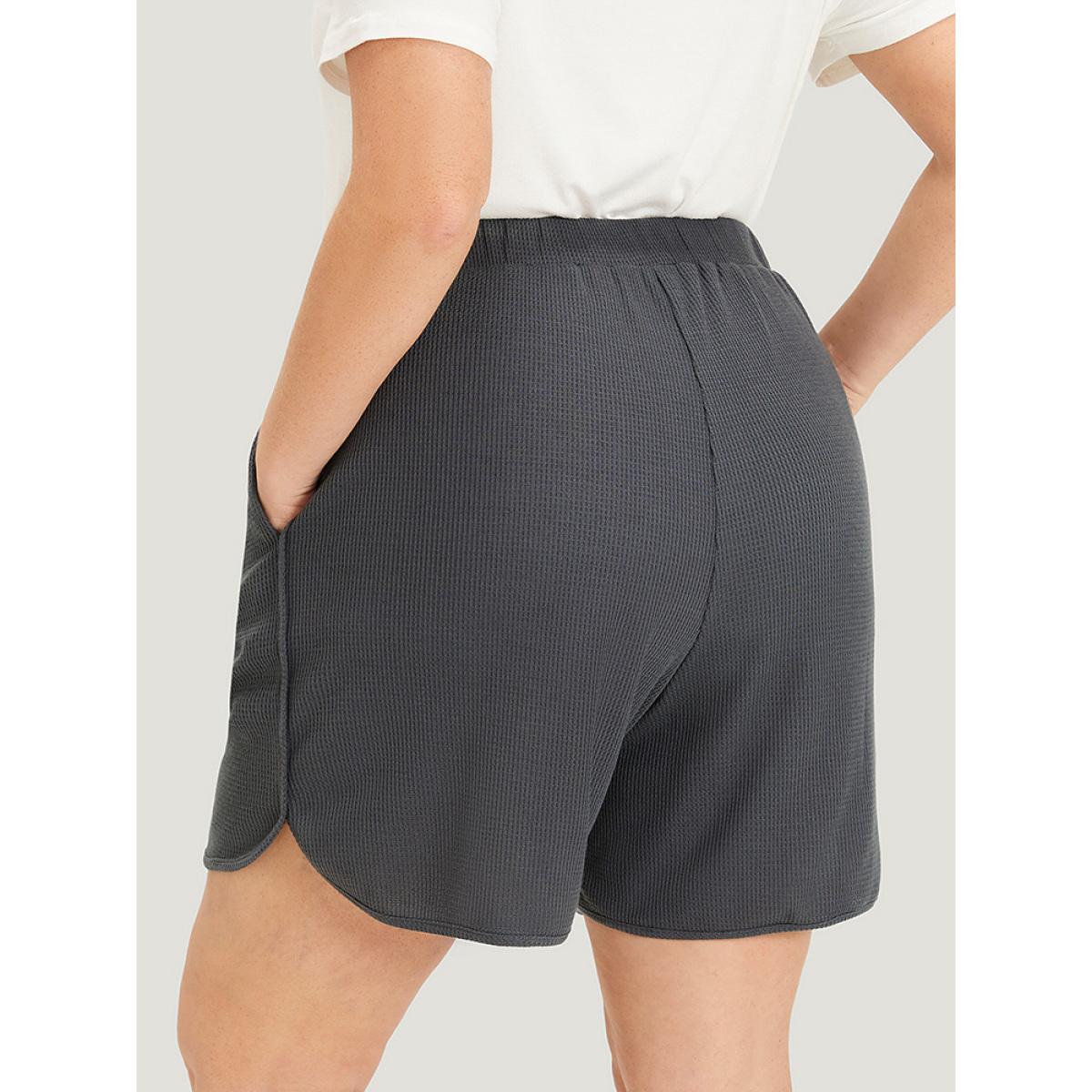 Plus Size Plain Waffle Knit Pocket Arc Hem Shorts Women Gray Casual Texture Dailywear Shorts BloomChic 12/L Product Image
