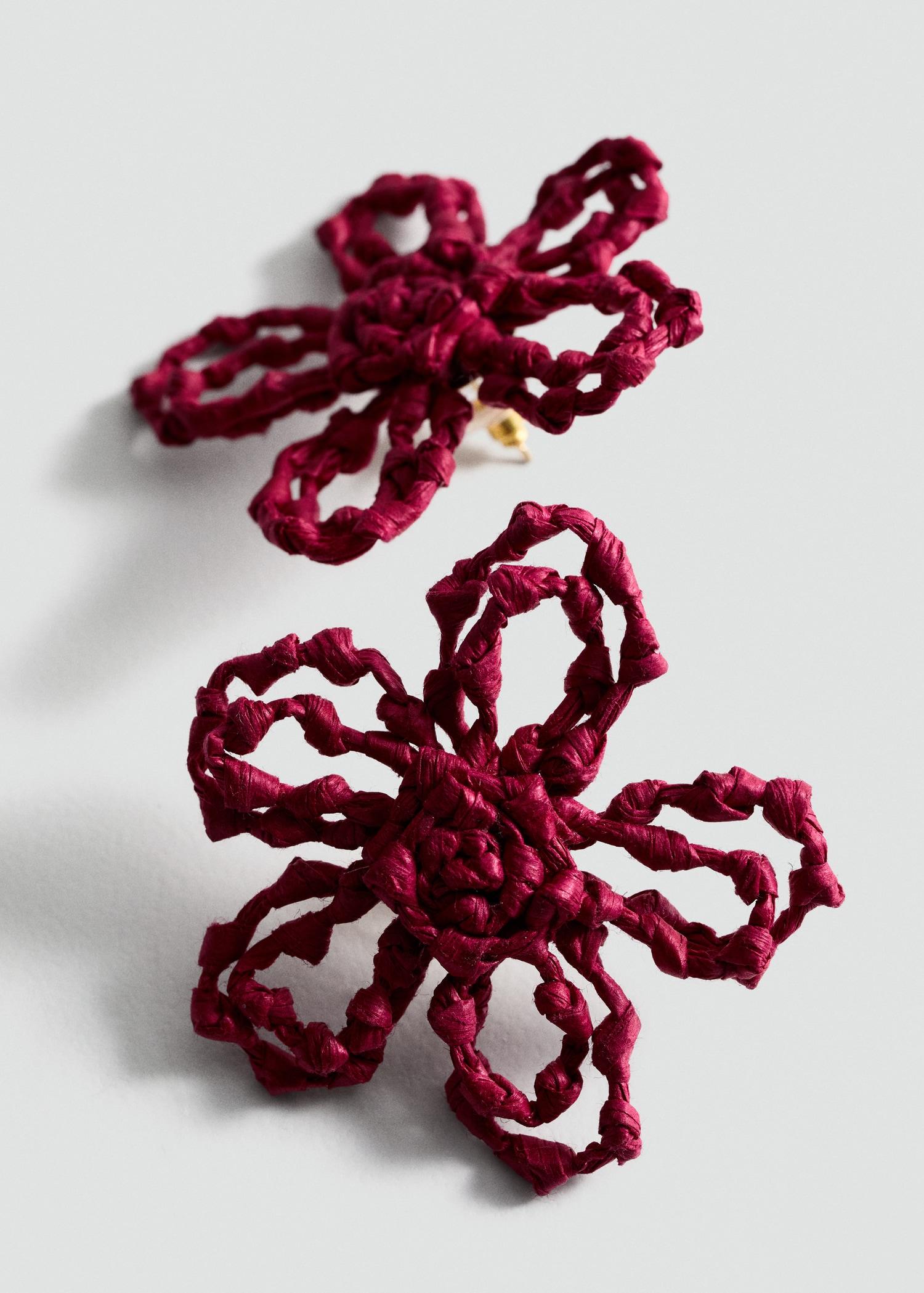 Flowers raffia earrings - Women | MANGO USA Product Image