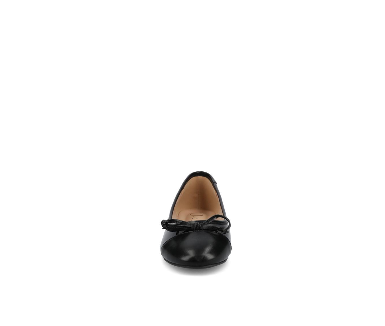 Women's Journee Collection Kaiah Flats Product Image