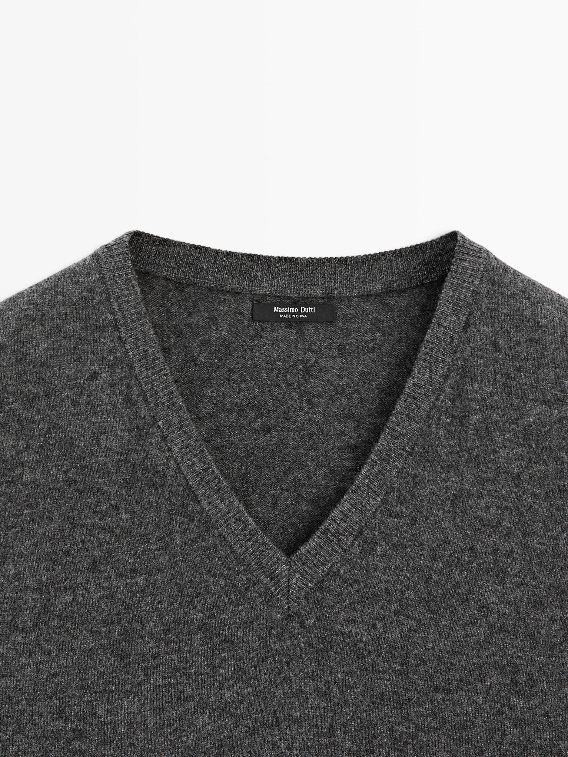 V-neck knit vest Product Image