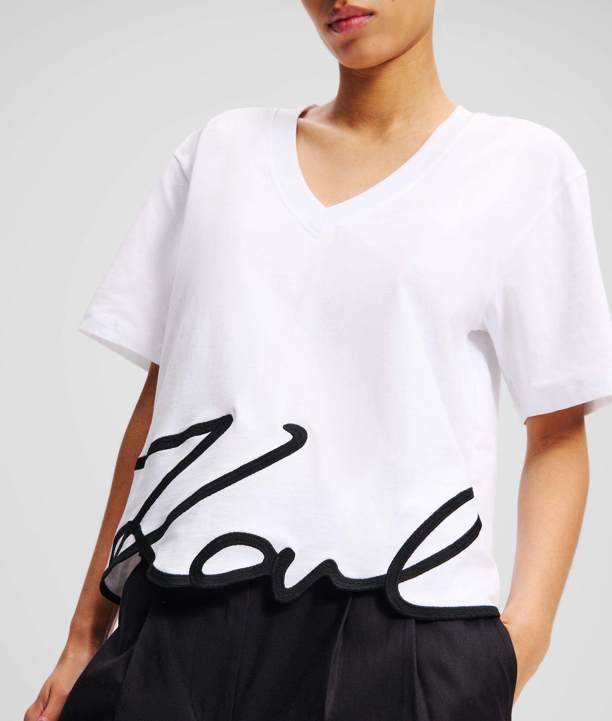 SIGNATURE V-NECK T-SHIRT Product Image