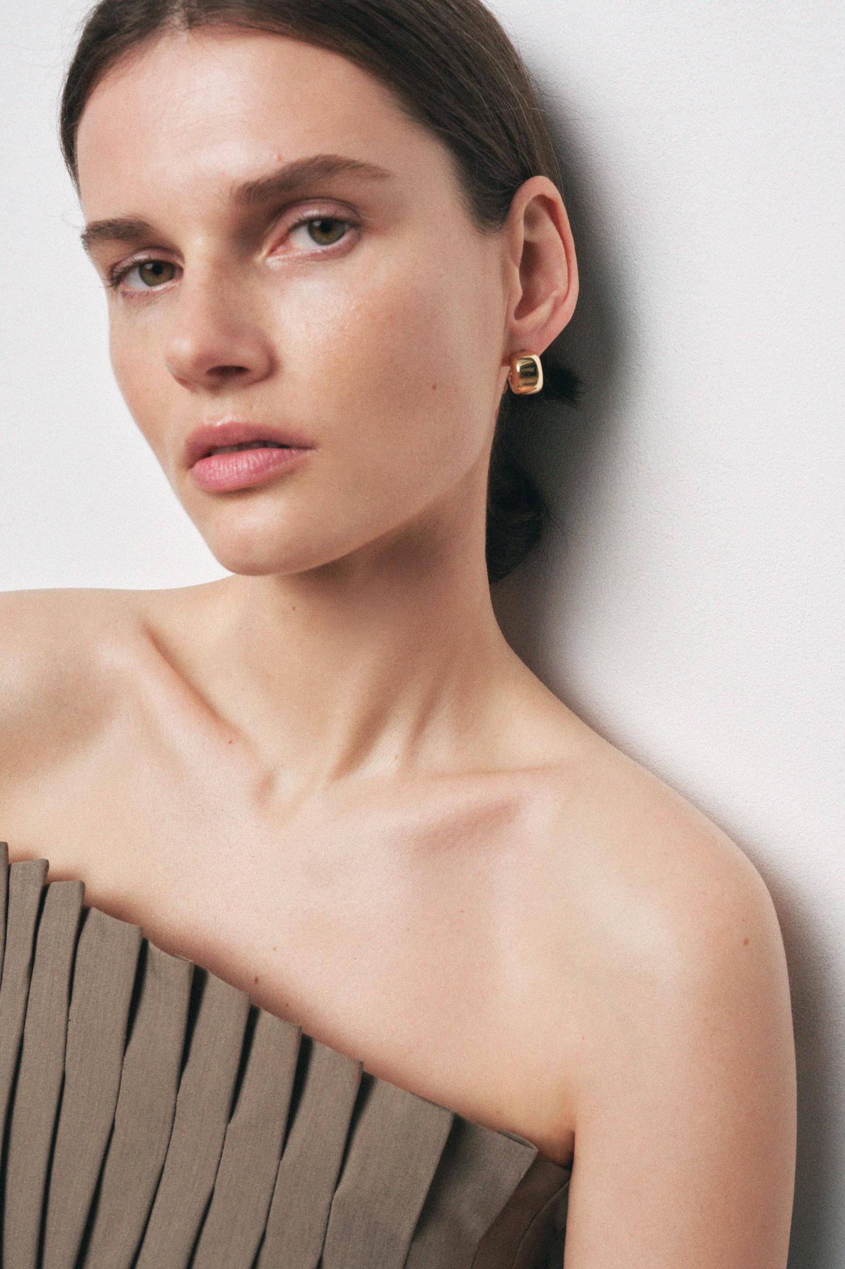 PACK OF HALF HOOP EARRINGS Product Image