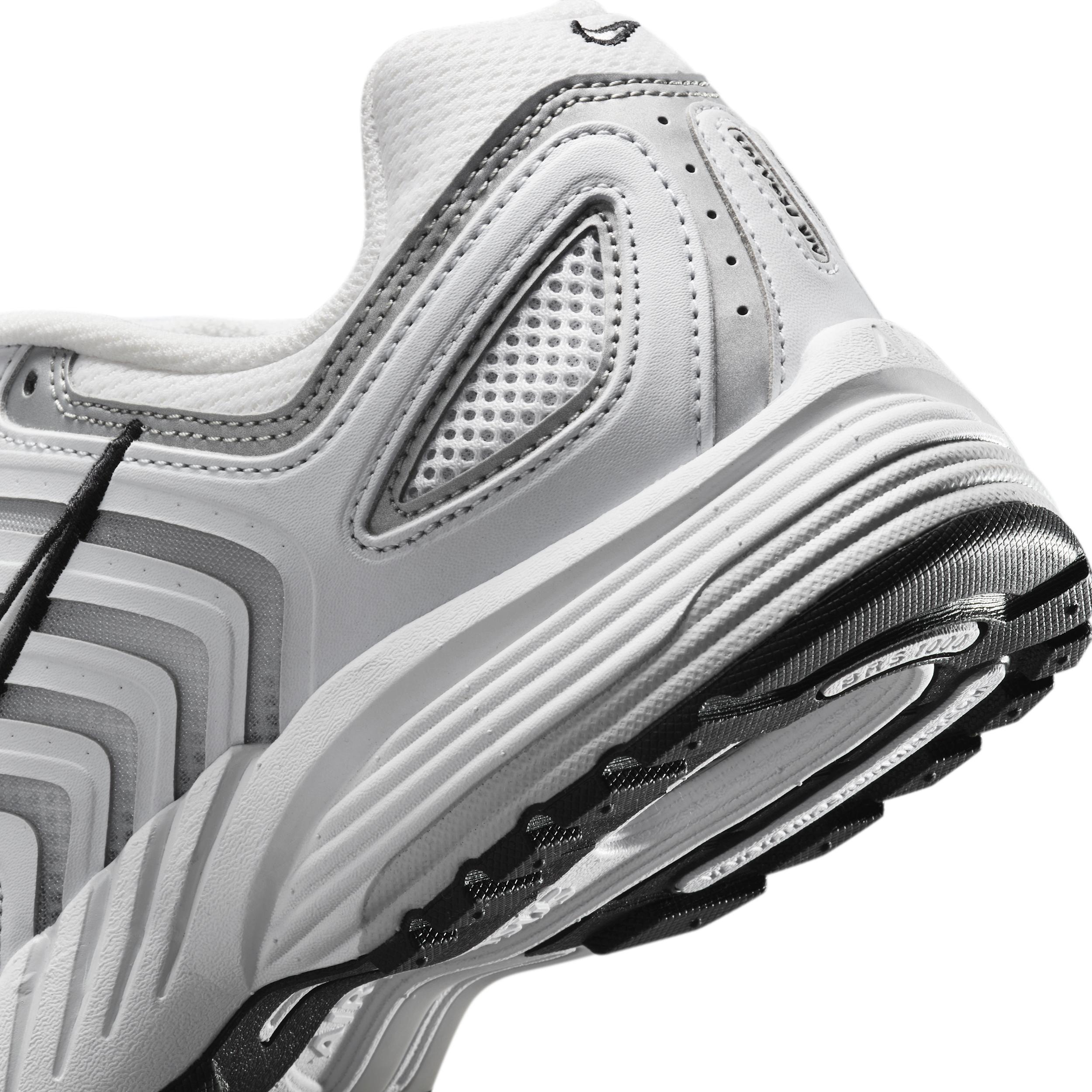 Nike Men's Air Pegasus 2005 Shoes Product Image