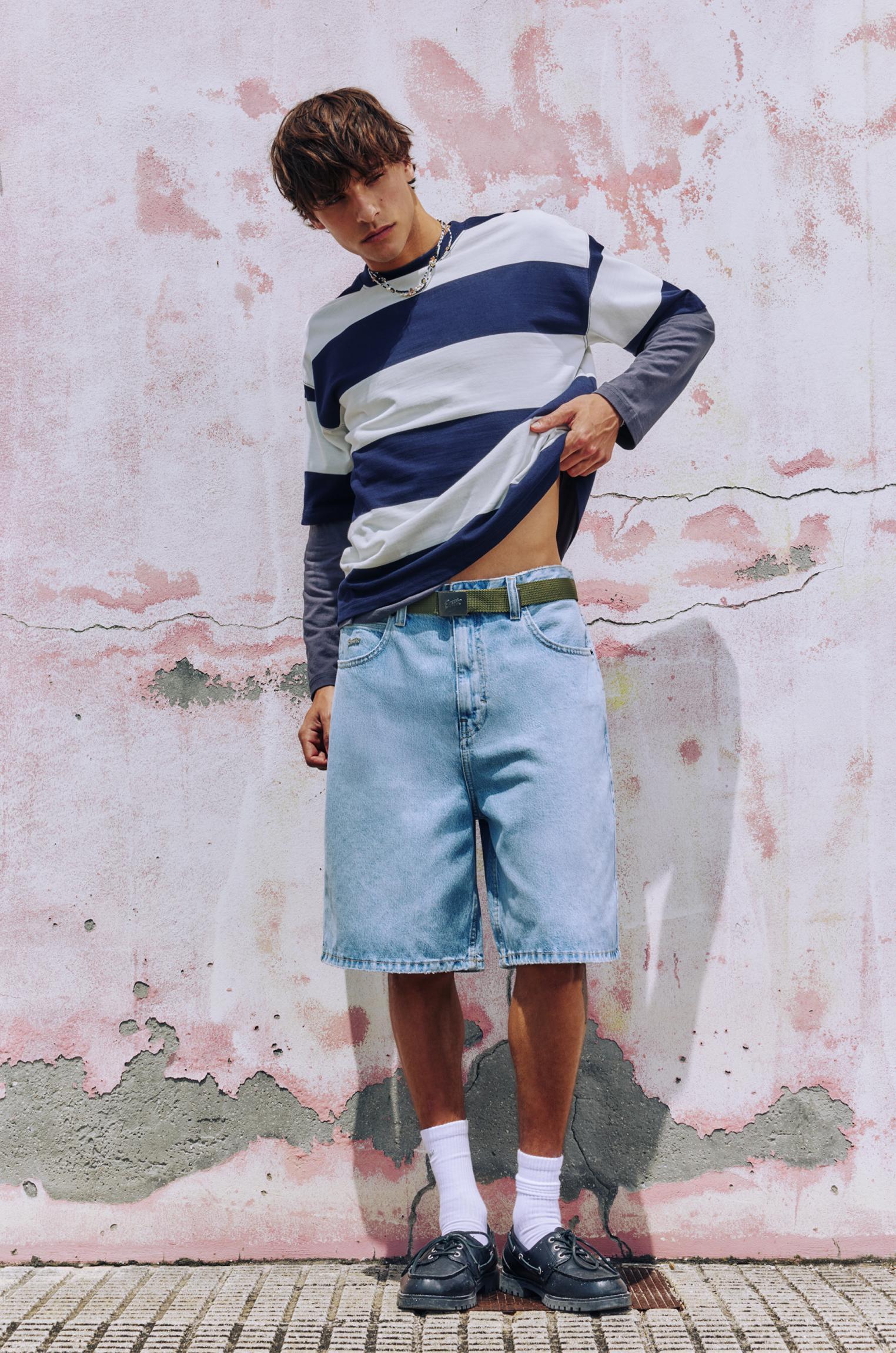 Loose baggy denim Bermuda shorts Product Image
