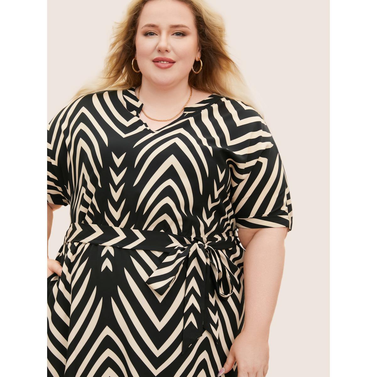 Plus Size Geometric Belted Dolman Sleeve Curved Hem Dress Navy Women Office Flat collar with V-notch Short sleeve Curvy BloomChic 30/6X Product Image