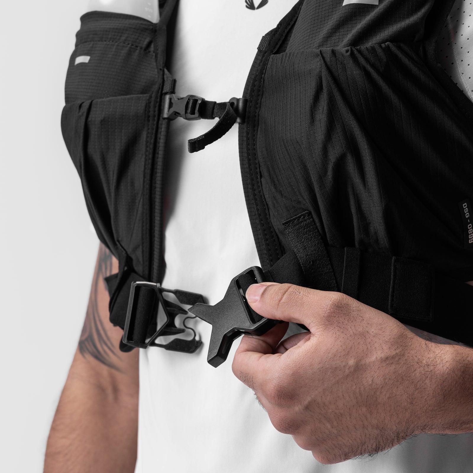 0899. 2-in-1 Packable Run Vest - Black Product Image