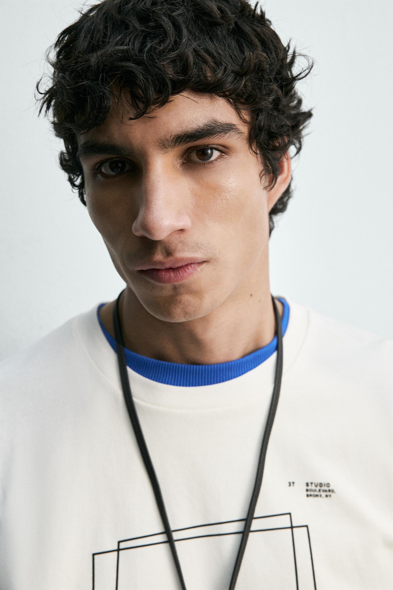 GEOMETRIC PRINT T-SHIRT Product Image