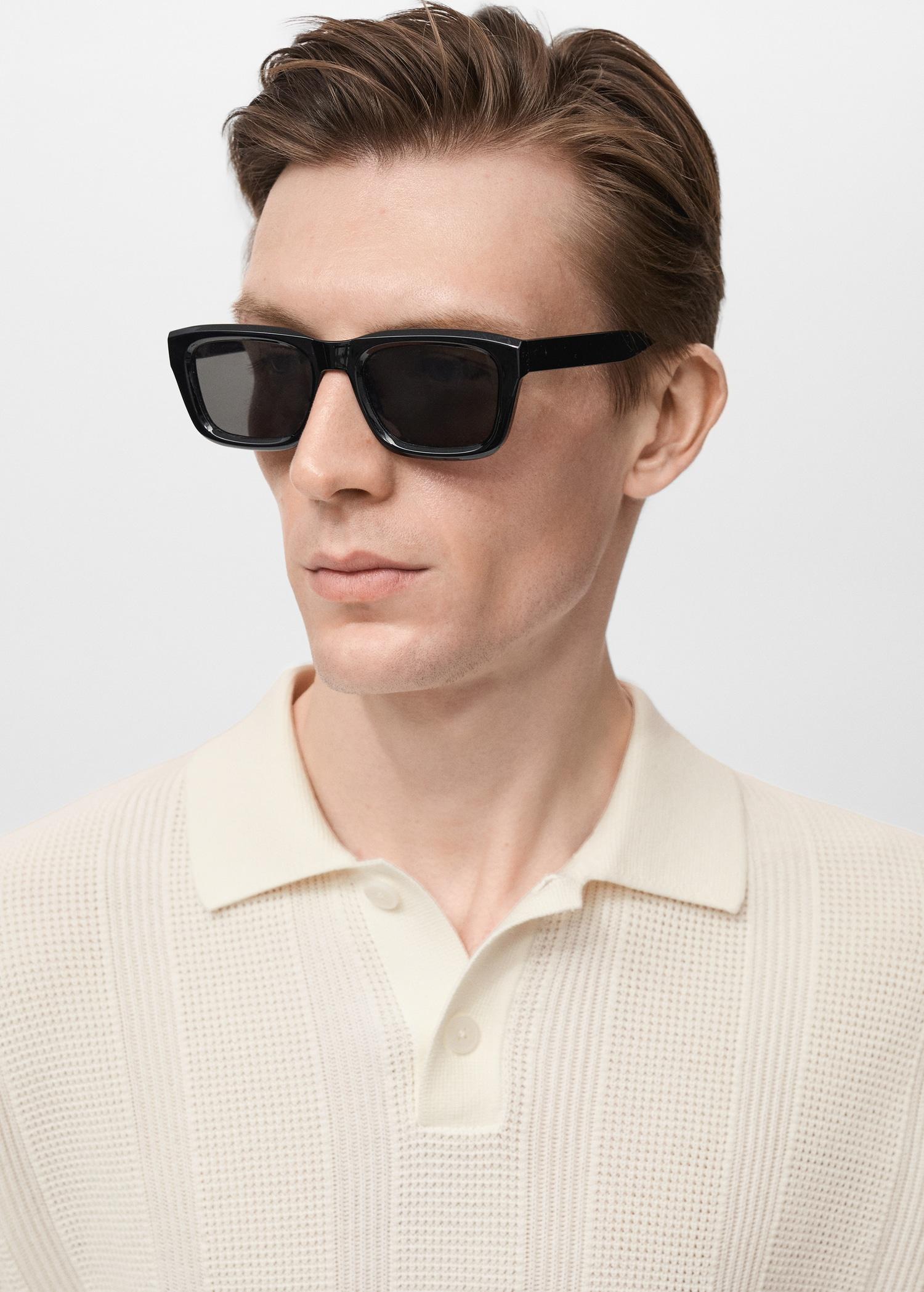 Striped openwork knitted polo shirt - Men | MANGO USA Product Image