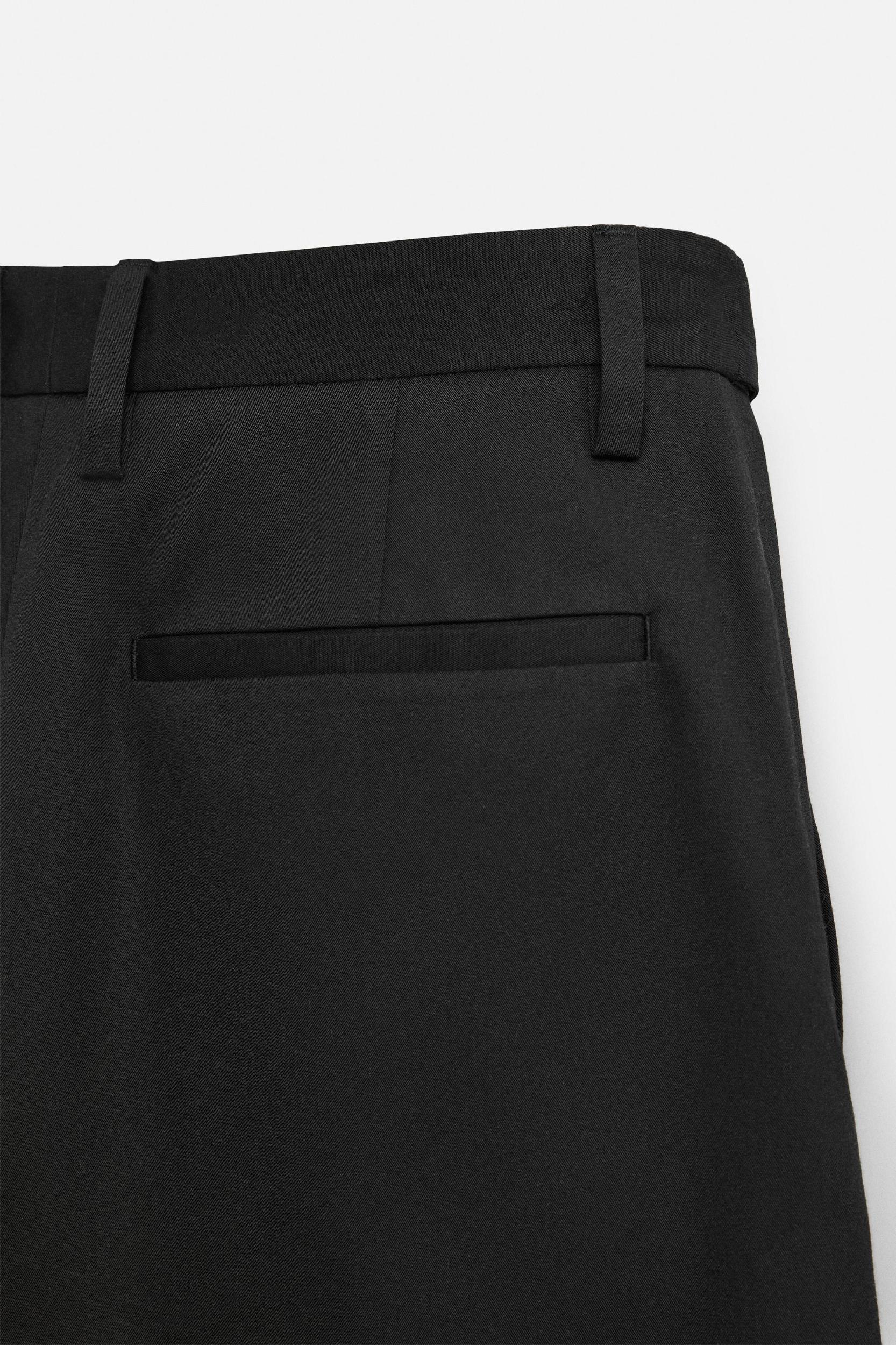 BELTED PLEATED SHORTS Product Image