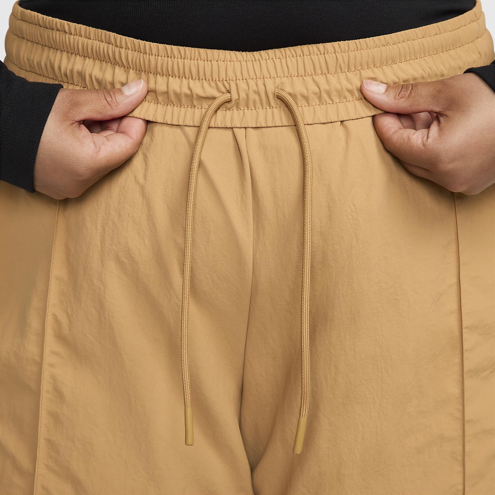 Nike Sportswear Everything Wovens Women's Mid-Rise Open-Hem Pants (Plus Size) Product Image