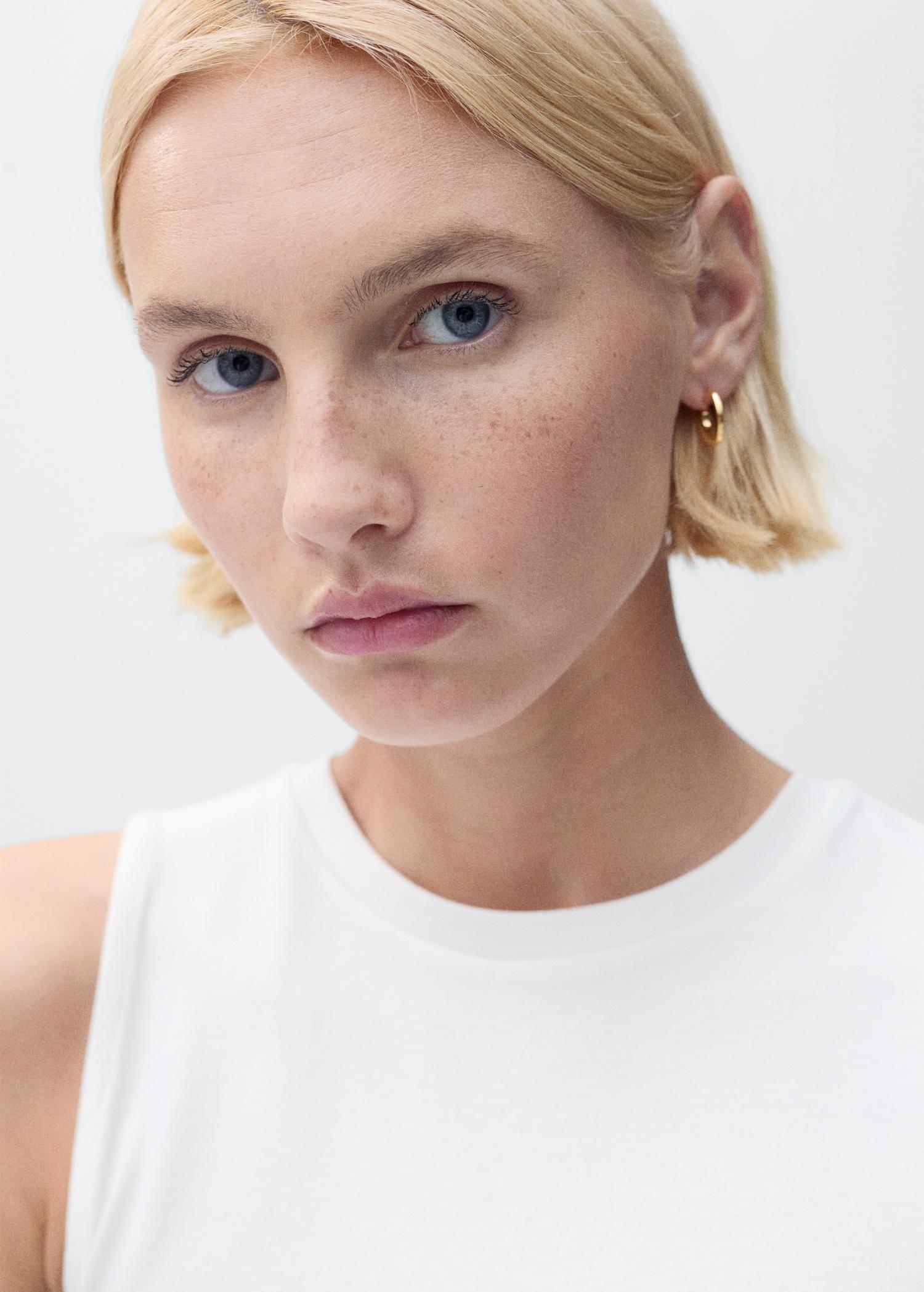 Cotton sleeveless cropped top - Women | MANGO USA Product Image