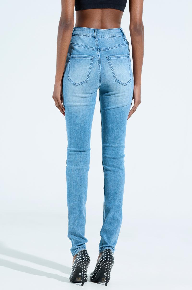 FLEX FIT MEDIUM WASH WITH DISTRESSING Product Image