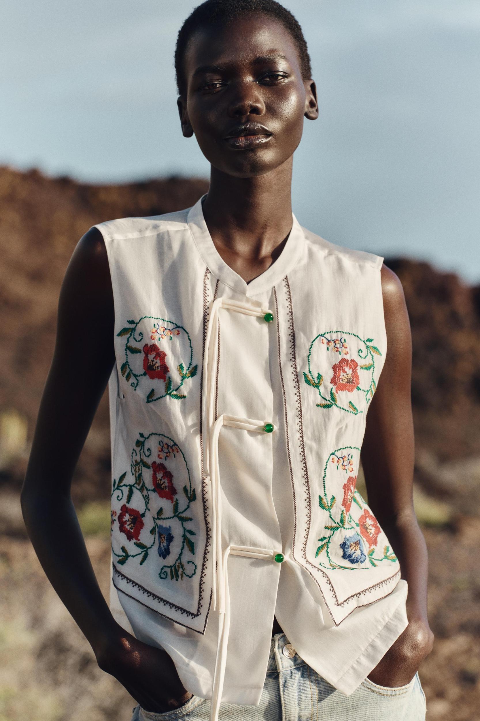 EMBROIDERED FLOWER TOP Product Image
