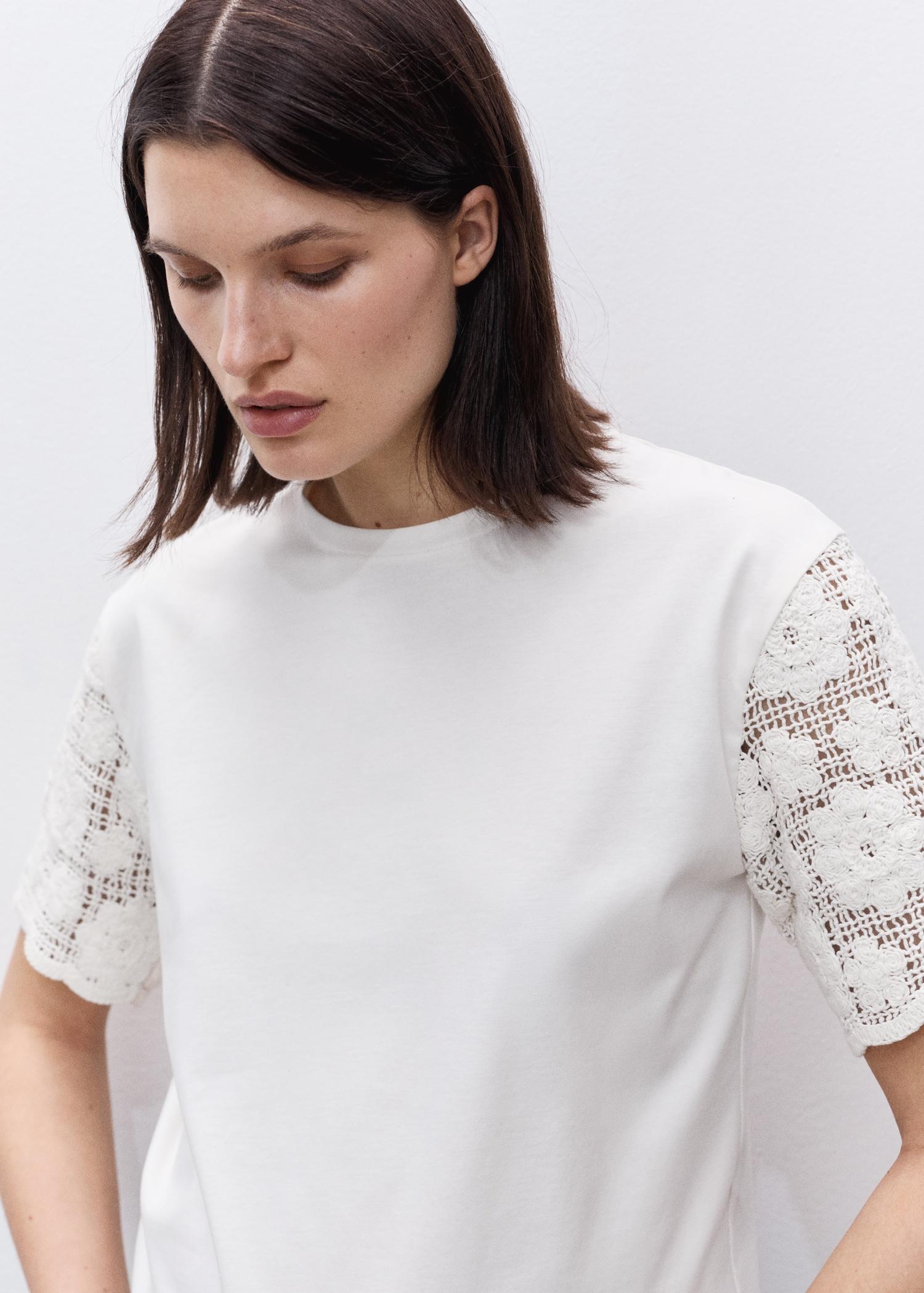 Cotton crochet sleeve t-shirt - Women | MANGO USA Product Image