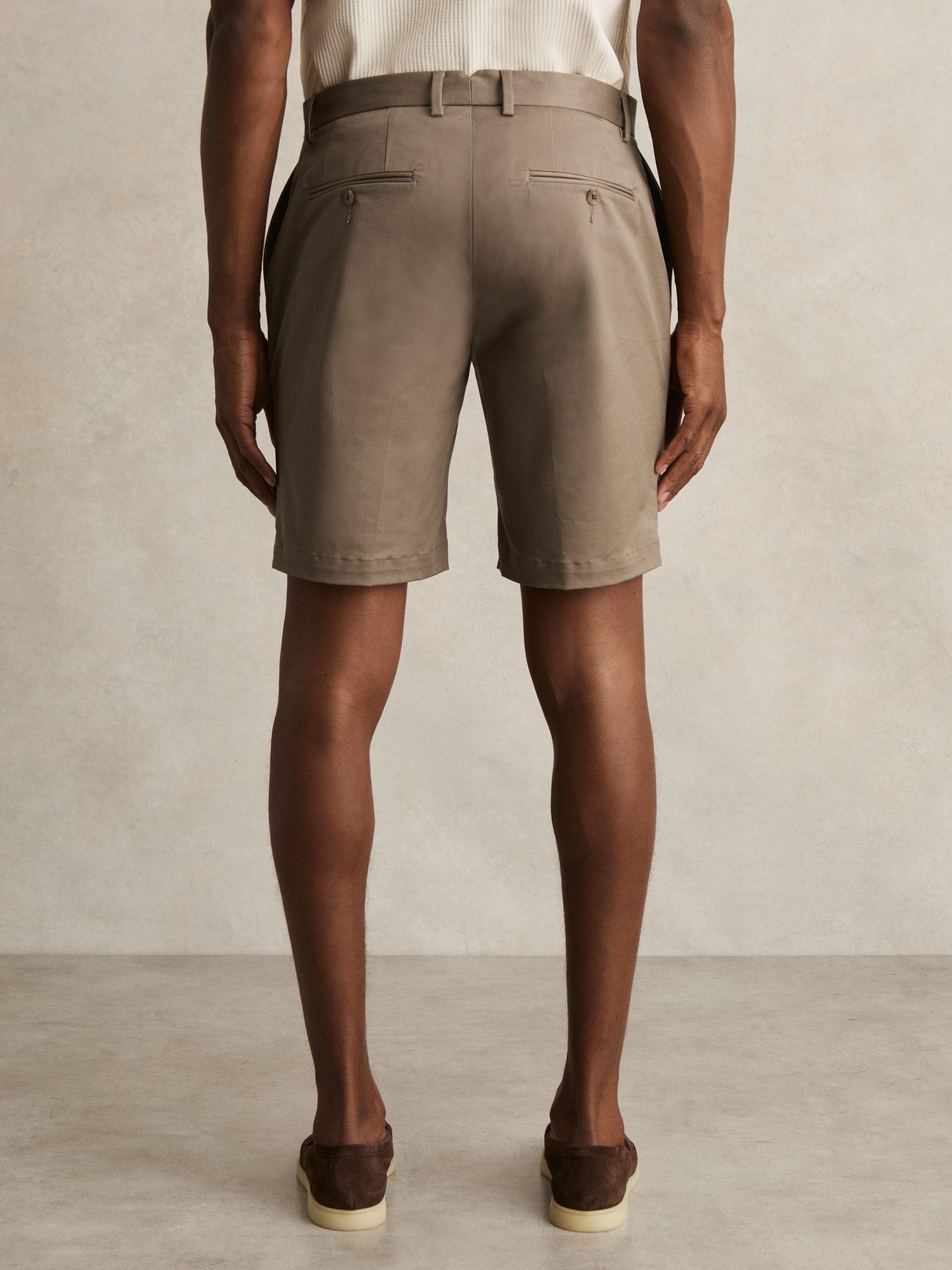 Oe Hampton Cotton Chino Shorts with Stretch in Taupe Product Image