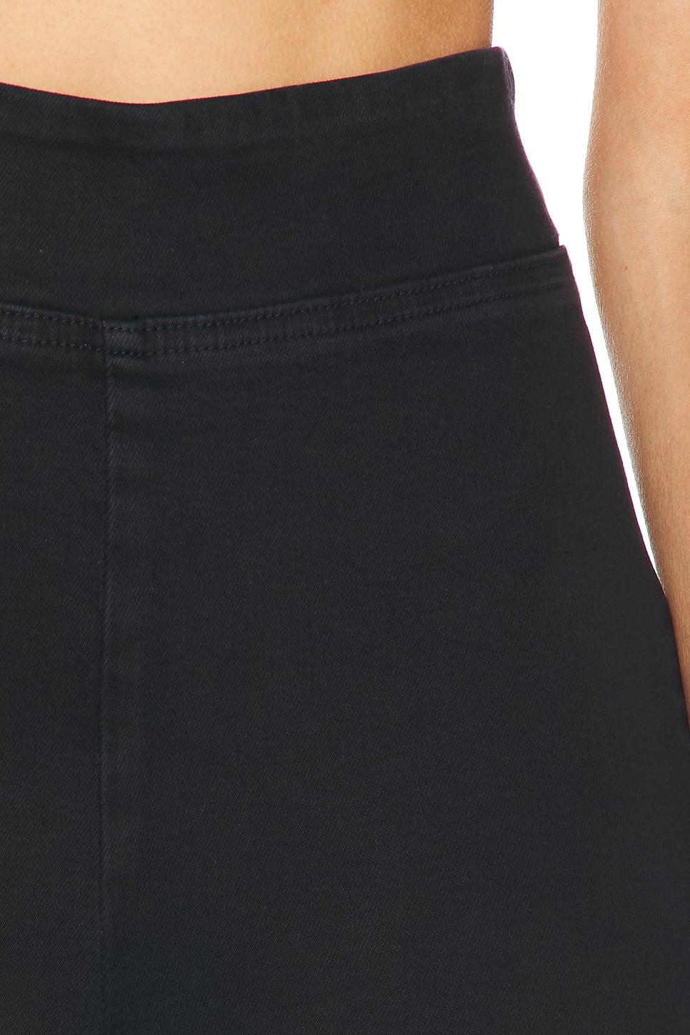 Jetset City Capri Pant Product Image