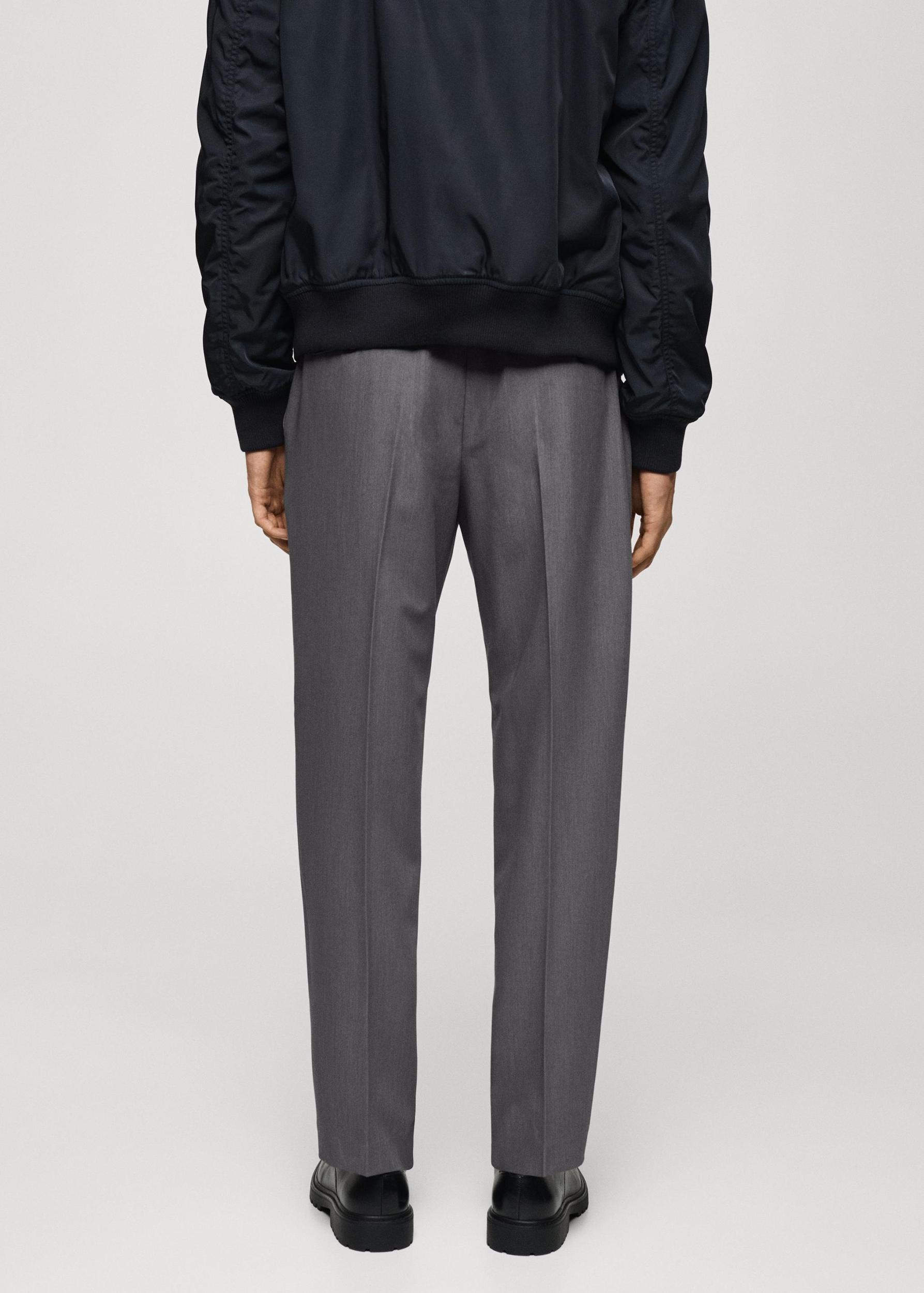 Regular-fit pleated flowy pants - Men | MANGO USA Product Image