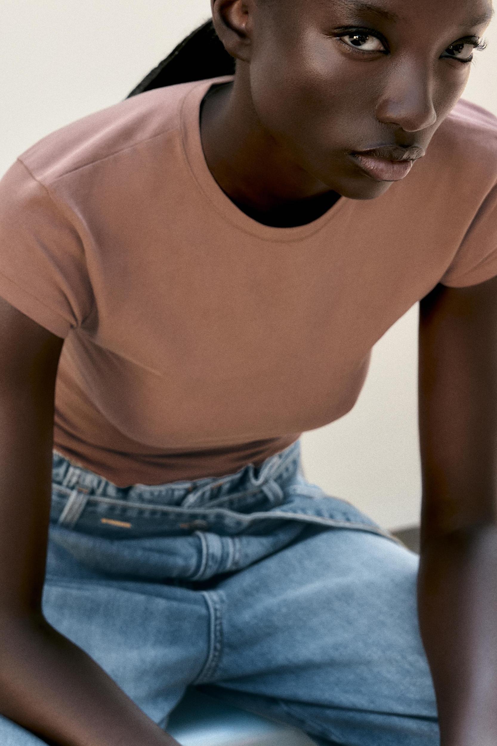 SLIM FIT SHORT SLEEVE T-SHIRT Product Image